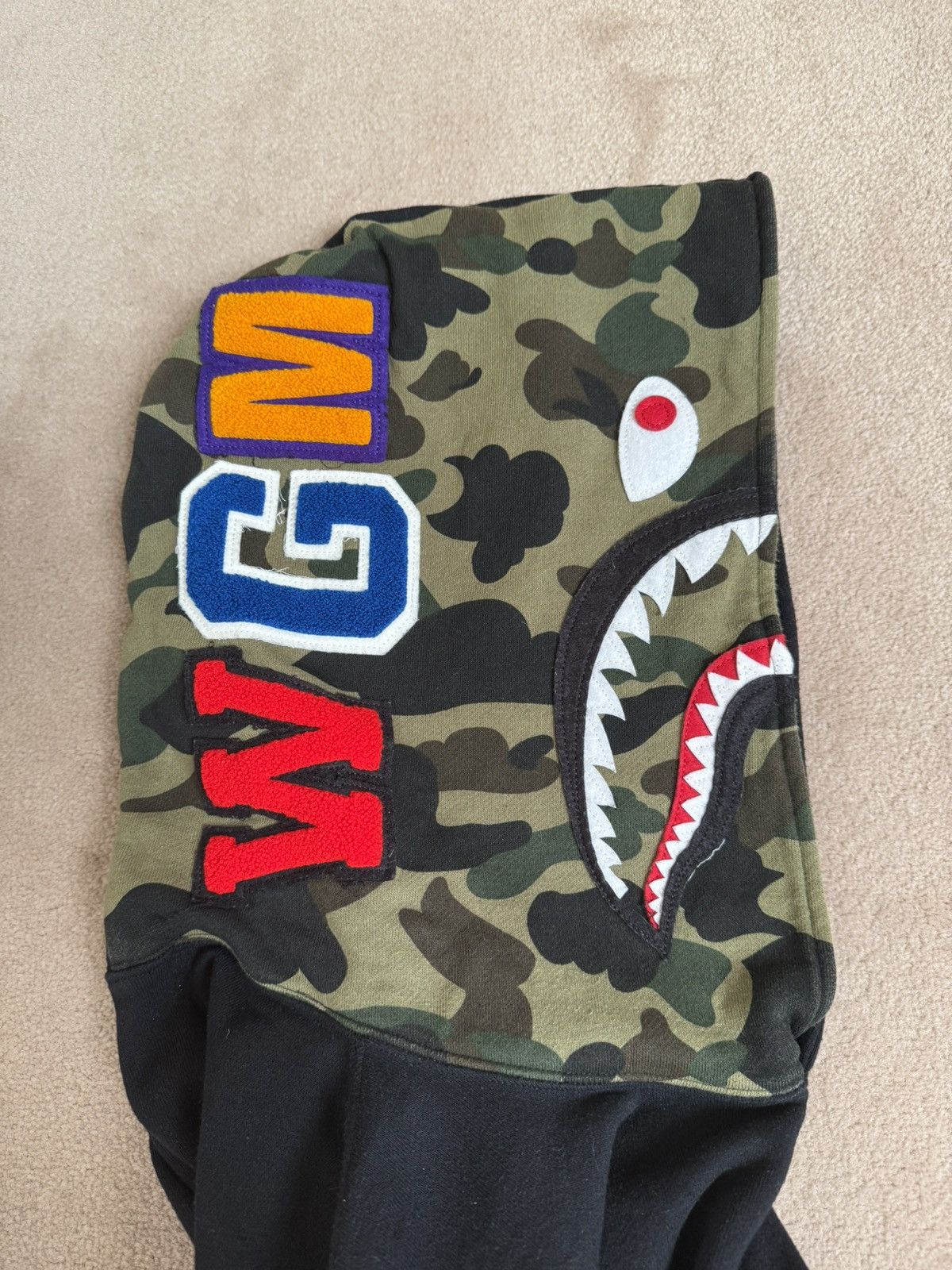 Bape Bape 1st Camo Shark Pullover Hoodie Size L Size US L / EU 52-54 / 3 - 2 Thumbnail