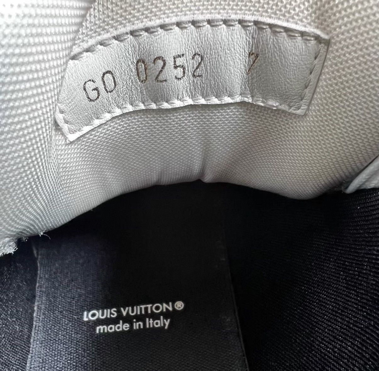 Louis Vuitton Louis Vuitton Trainer 2 Black & White Mid-top Shoes J41 Size US 8 / EU 41 - 5 Thumbnail