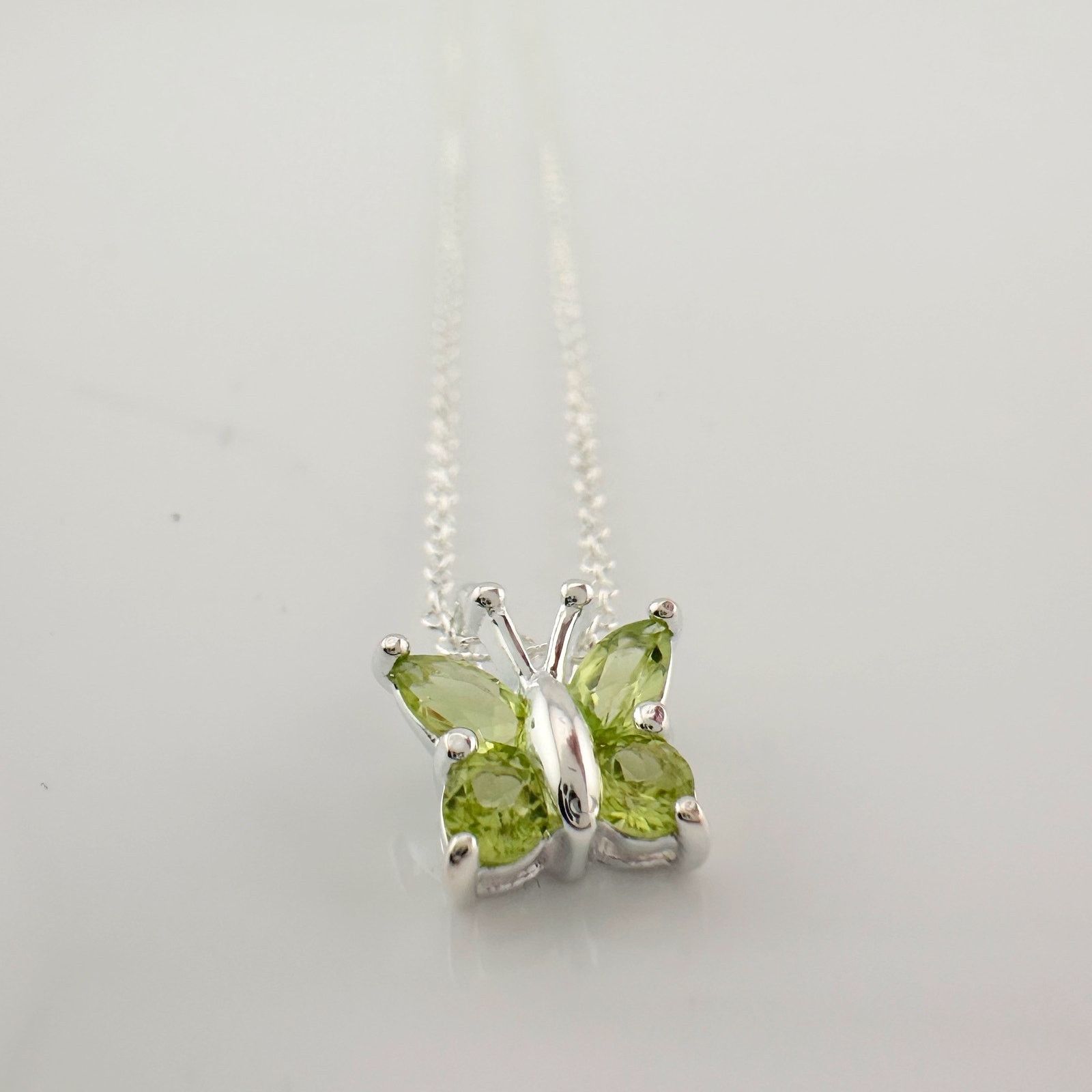 Other Pretty Natural Green Peridot Butterfly Necklace Size ONE SIZE - 4 Thumbnail
