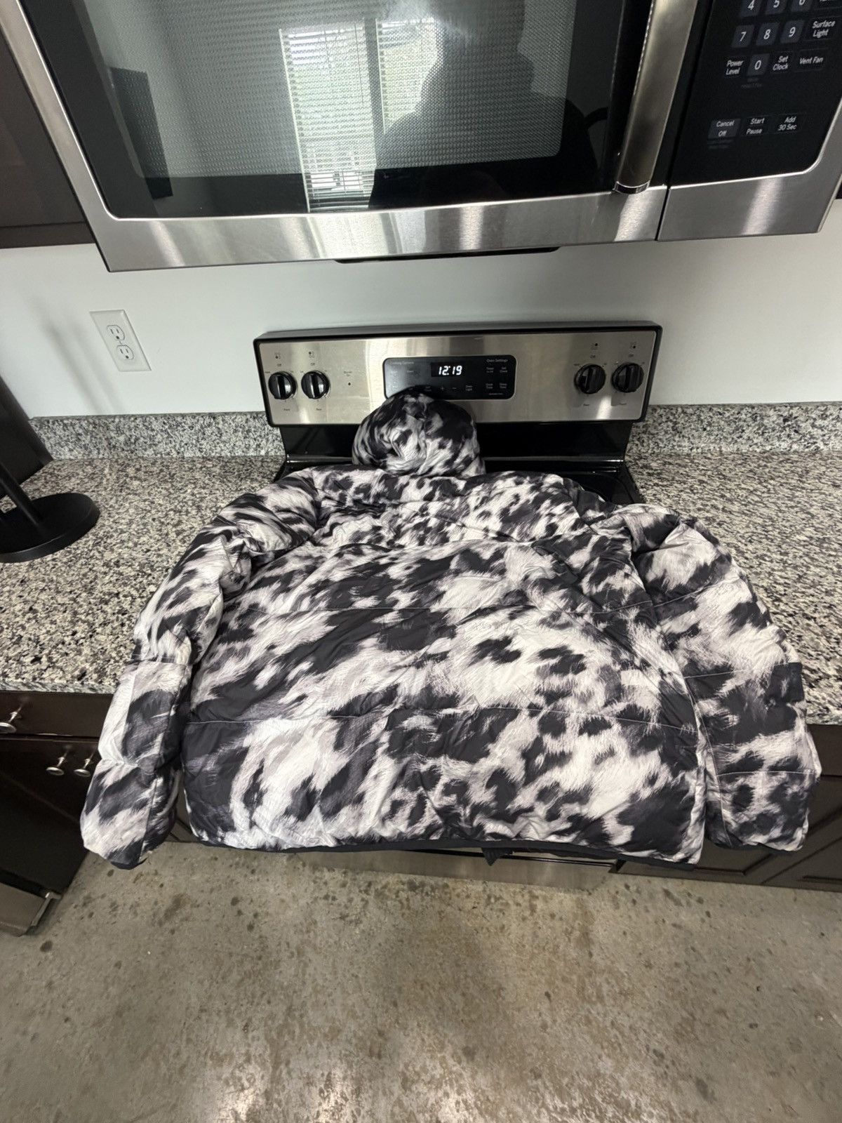 Nike Nike Black Grey Tie Dye Puffer Jacket Hooded Zip Up Size L Size US L / EU 52-54 / 3 - 9 Thumbnail
