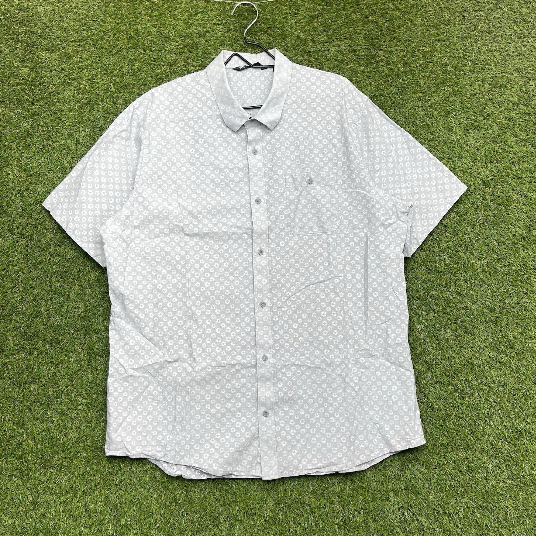 TravisMathew Travis Mathew Shirt Mens 2XL Button Up Gray Geometric Cotton Golf Casual XXL Size US XXL / EU 58 / 5 - 2 Thumbnail