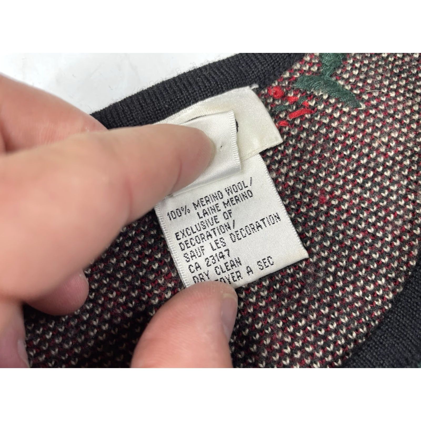 Talbots Talbots Cardigan Sweater L Red Christmas Plaid Holly Argyle Wool Tartan 100% Merino Womens Mens? (note: must not add info). Size L / US 10 / IT 46 - 3 Thumbnail