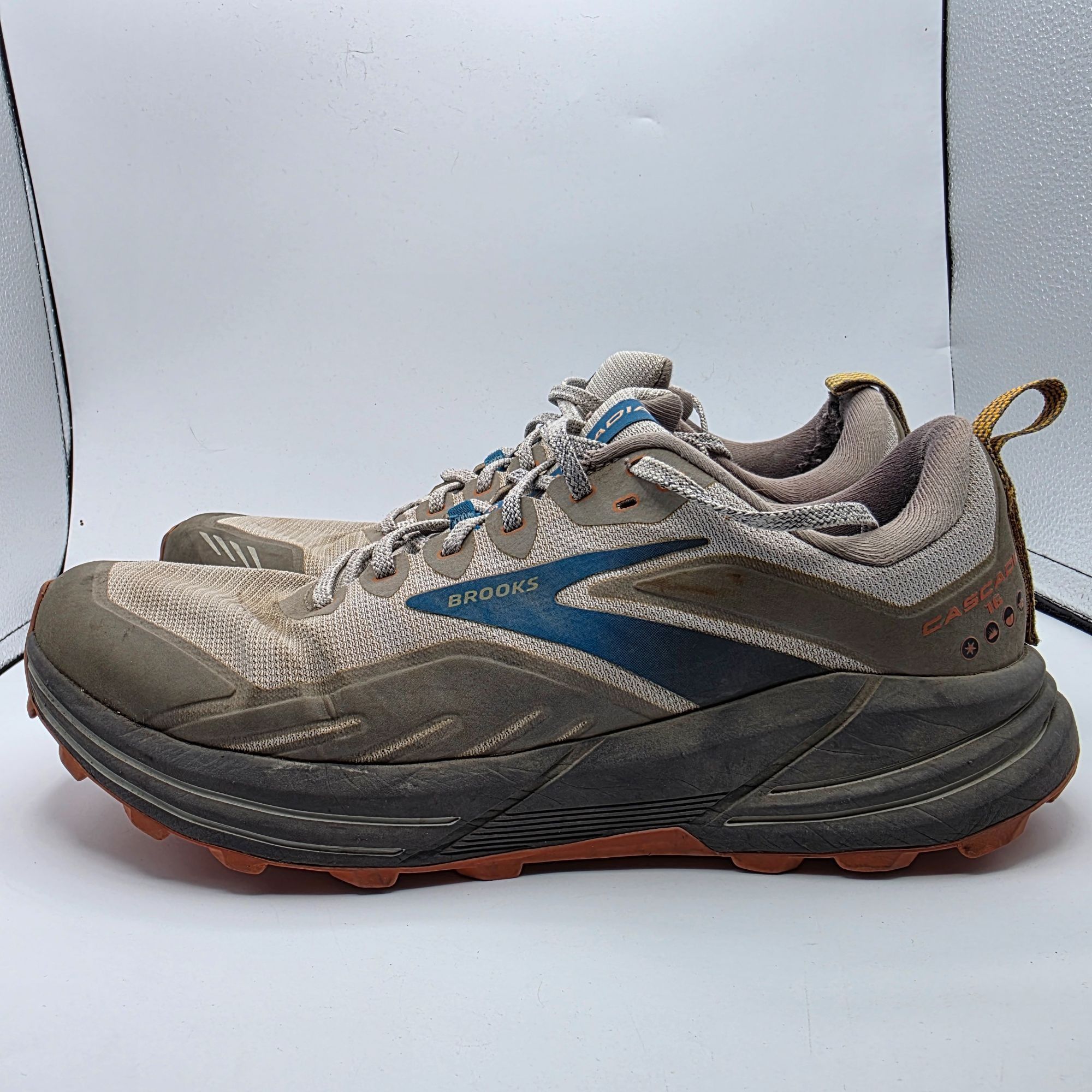 Brooks Brooks Cascadia 16 Mens Size 12 Oyster Mushroom Alloy Orange Size US 12 / EU 45 - 13 Thumbnail