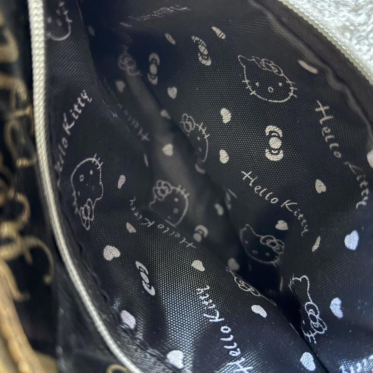 Designer × Vintage Vintage y2k Hello Kitty Black and Gold Crossbody Bag Size ONE SIZE - 5 Thumbnail