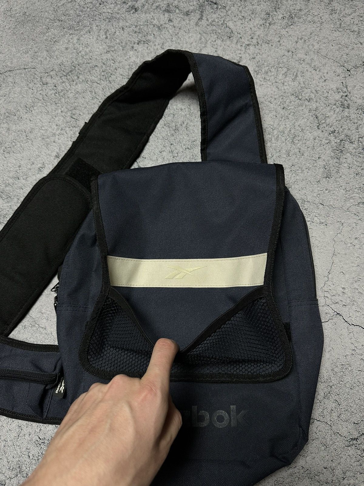 Reebok Vintage Reebok Sling Crossbody Bag Gorpcore Size ONE SIZE - 4 Thumbnail