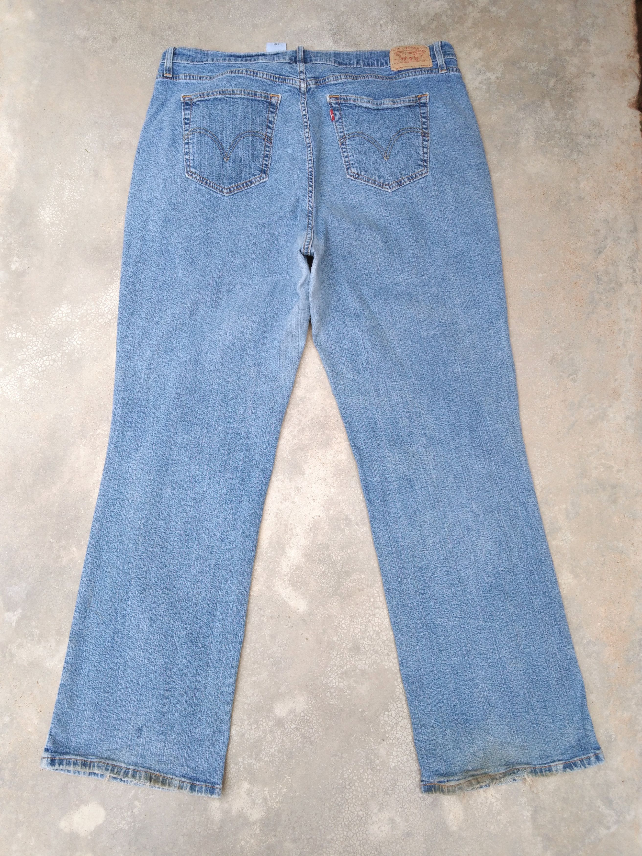 Vintage Levis 550 Relaxed Boot Cut Jeans 38x31