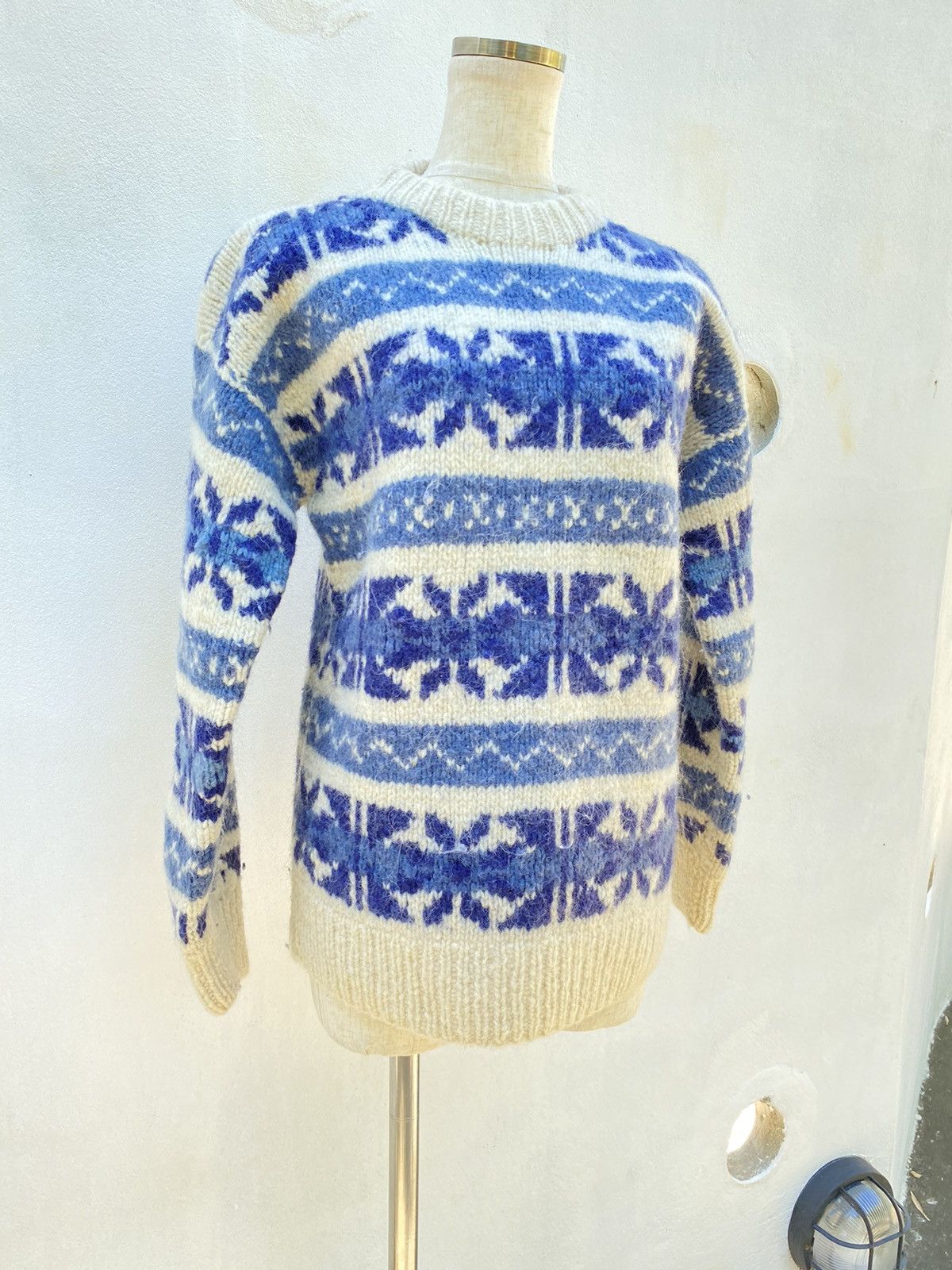Designer × Vintage ARTESANIAS ECUADOR Blue and Cream Nordic Knit Sweater Size US S / EU 44-46 / 1 - 11 Thumbnail