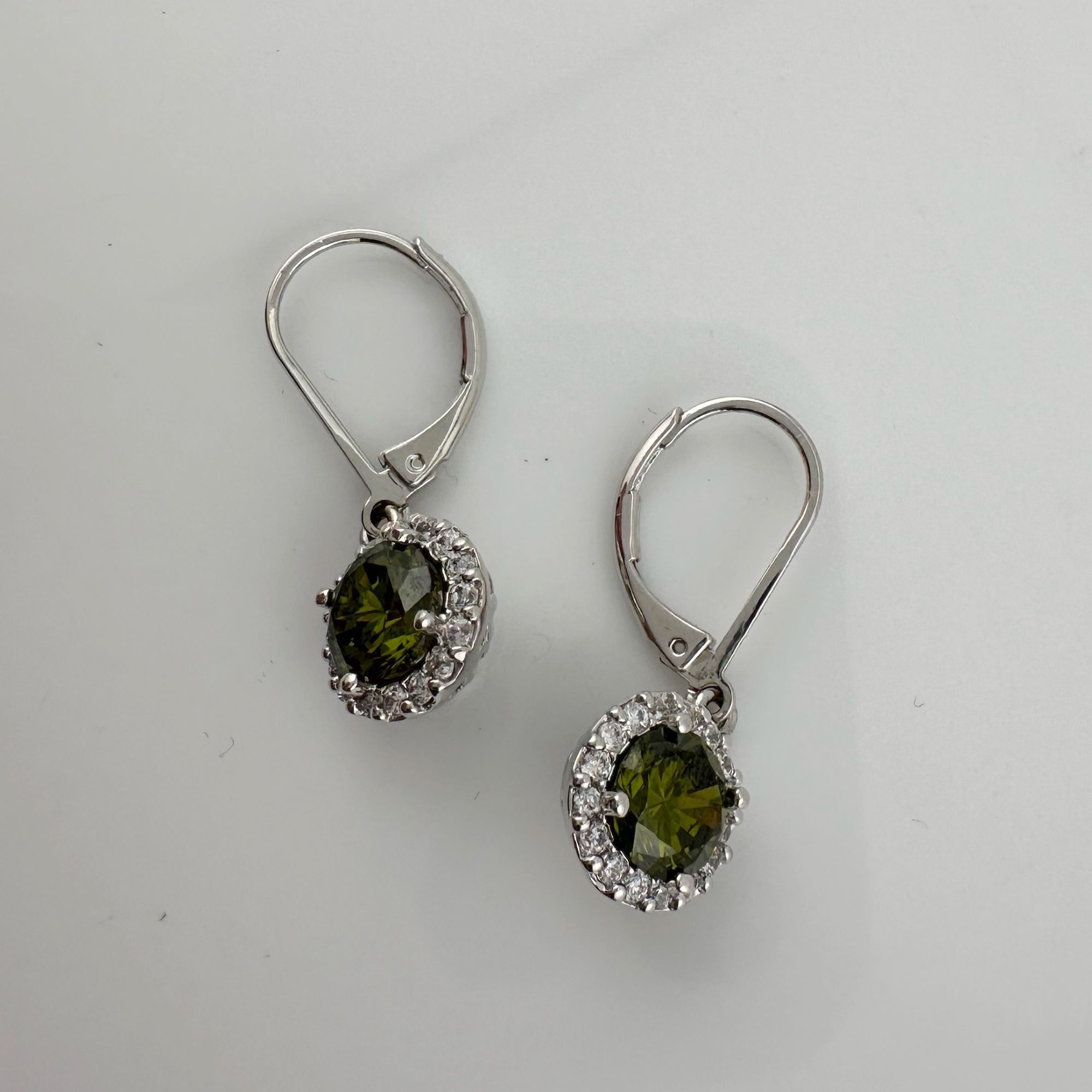 Other Beautiful Green Peridot & White Topaz Round Halo Necklace an Size ONE SIZE - 15 Thumbnail