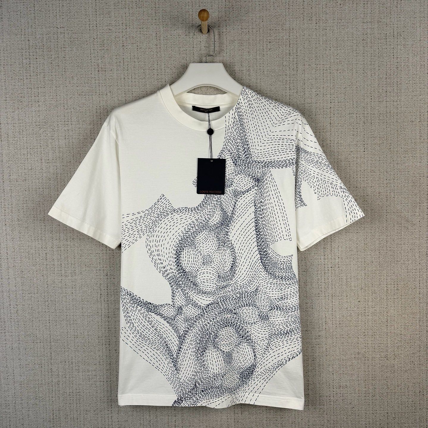 Louis Vuitton Louis Vuitton Monogram Flower Print T-Shirt Size XL Size US XL / EU 56 / 4 - 1 Thumbnail