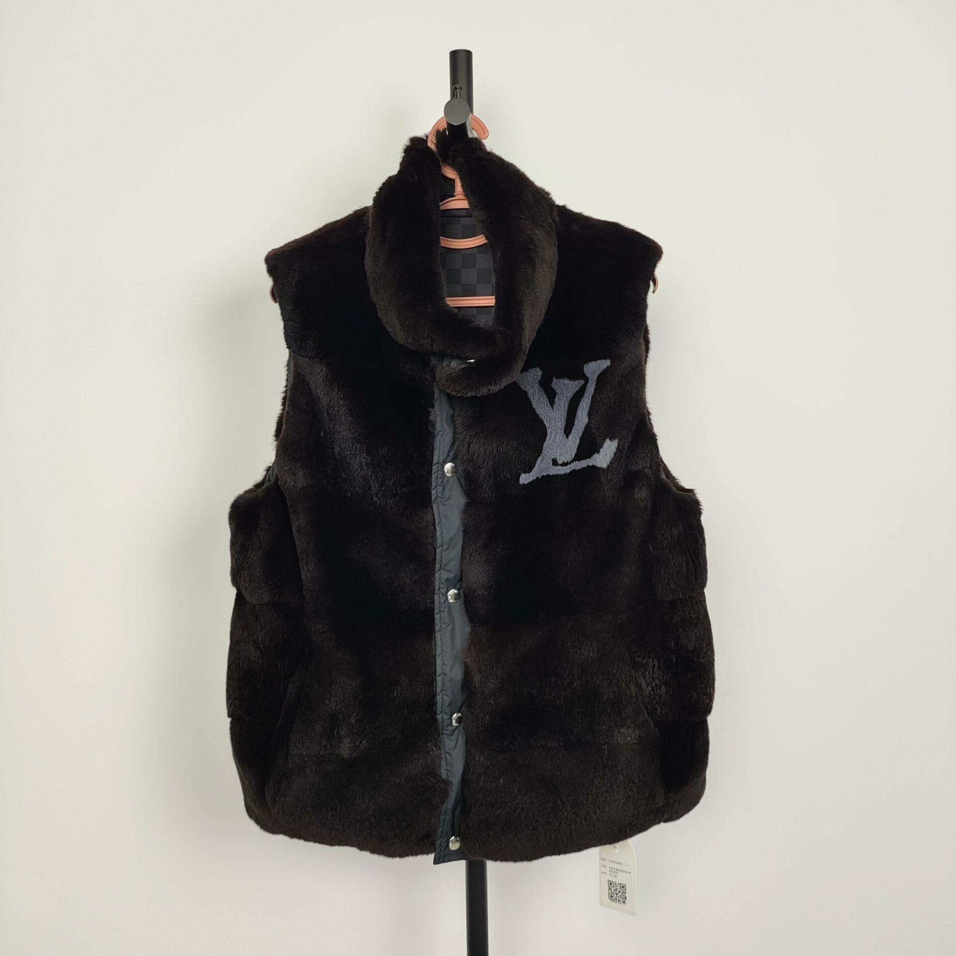 Louis Vuitton LV Men's Reversible Fur Vest Black Size US S / EU 44-46 / 1 - 1 Thumbnail