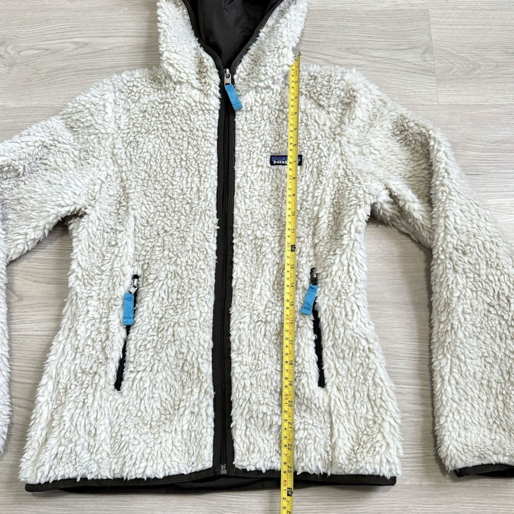 Patagonia Patagonia Women's Retro-X Cardigan Oatmeal Full Zip Jacket Mid-Length Handbag? Size S / US 4 / IT 40 - 3 Thumbnail