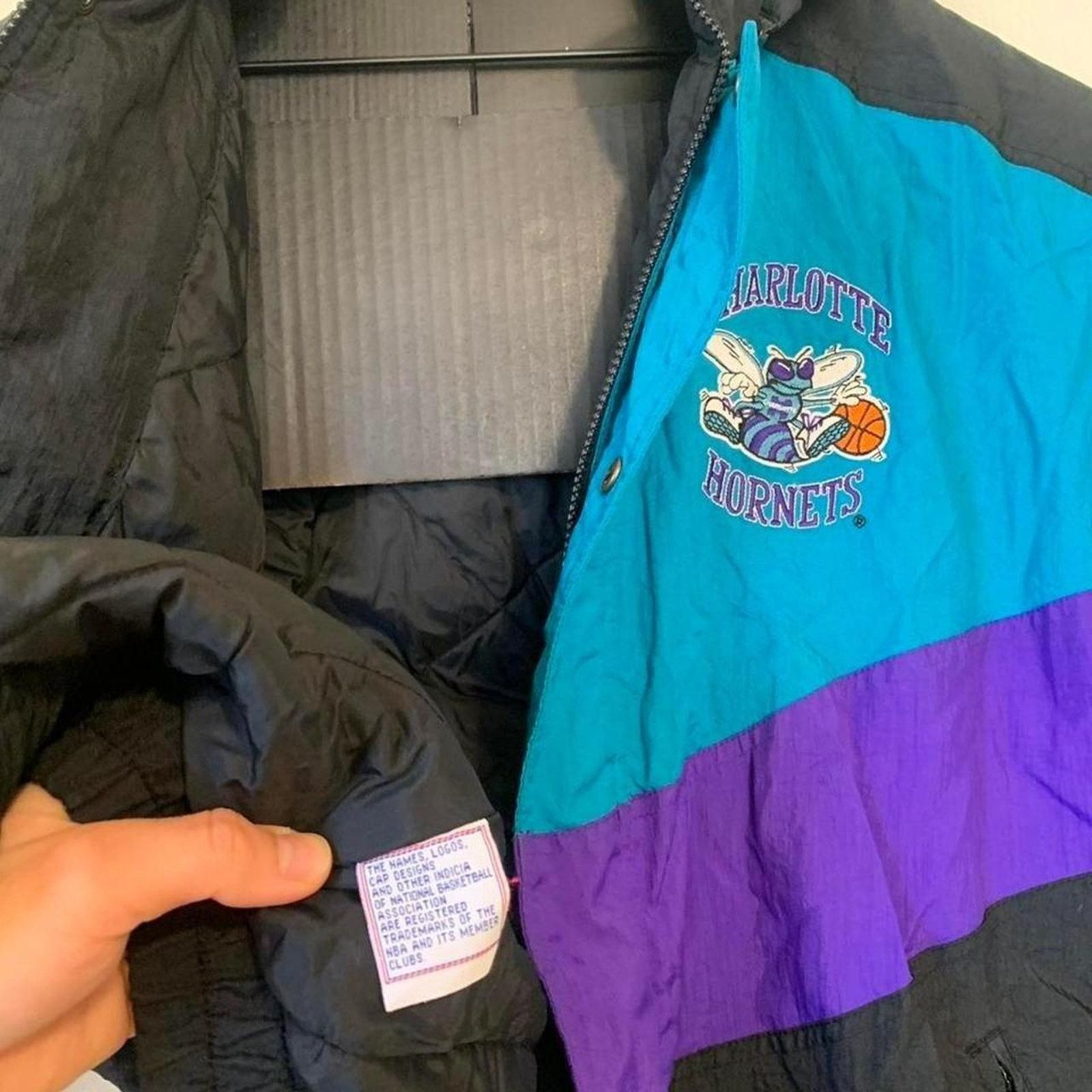NBA Vintage 90s NBA Charlotte Hornets Puffer Jacket Size US M / EU 48-50 / 2 - 8 Thumbnail