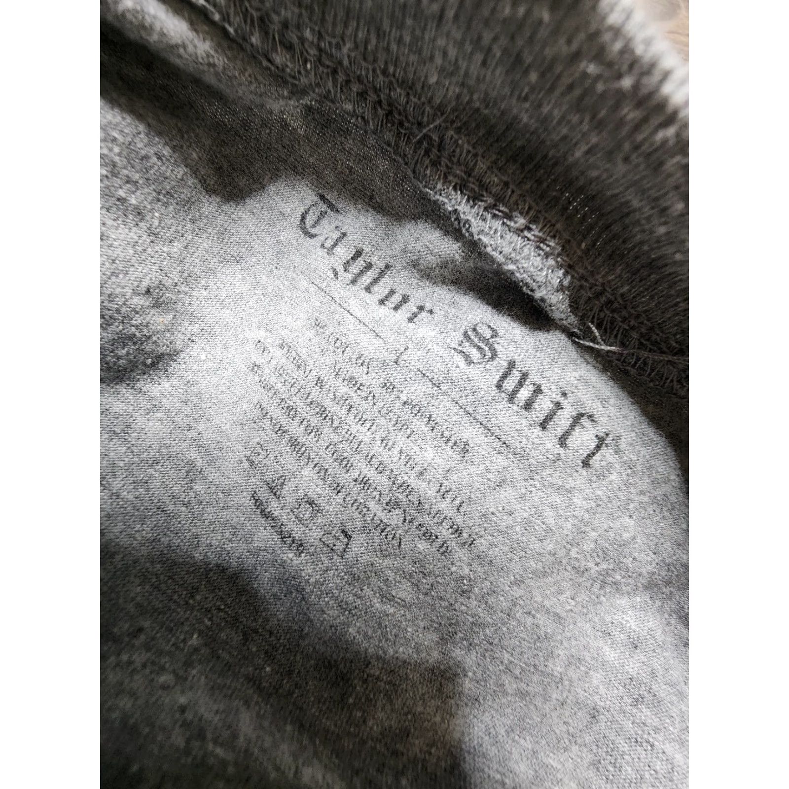Vintage Taylor Swift T Shirt Womens L Gray Rep Graphic Concert Tee Distressed Shirt Womens L Gray Rep Graphic Concert Tee Distressed Size L / US 10 / IT 46 - 6 Thumbnail