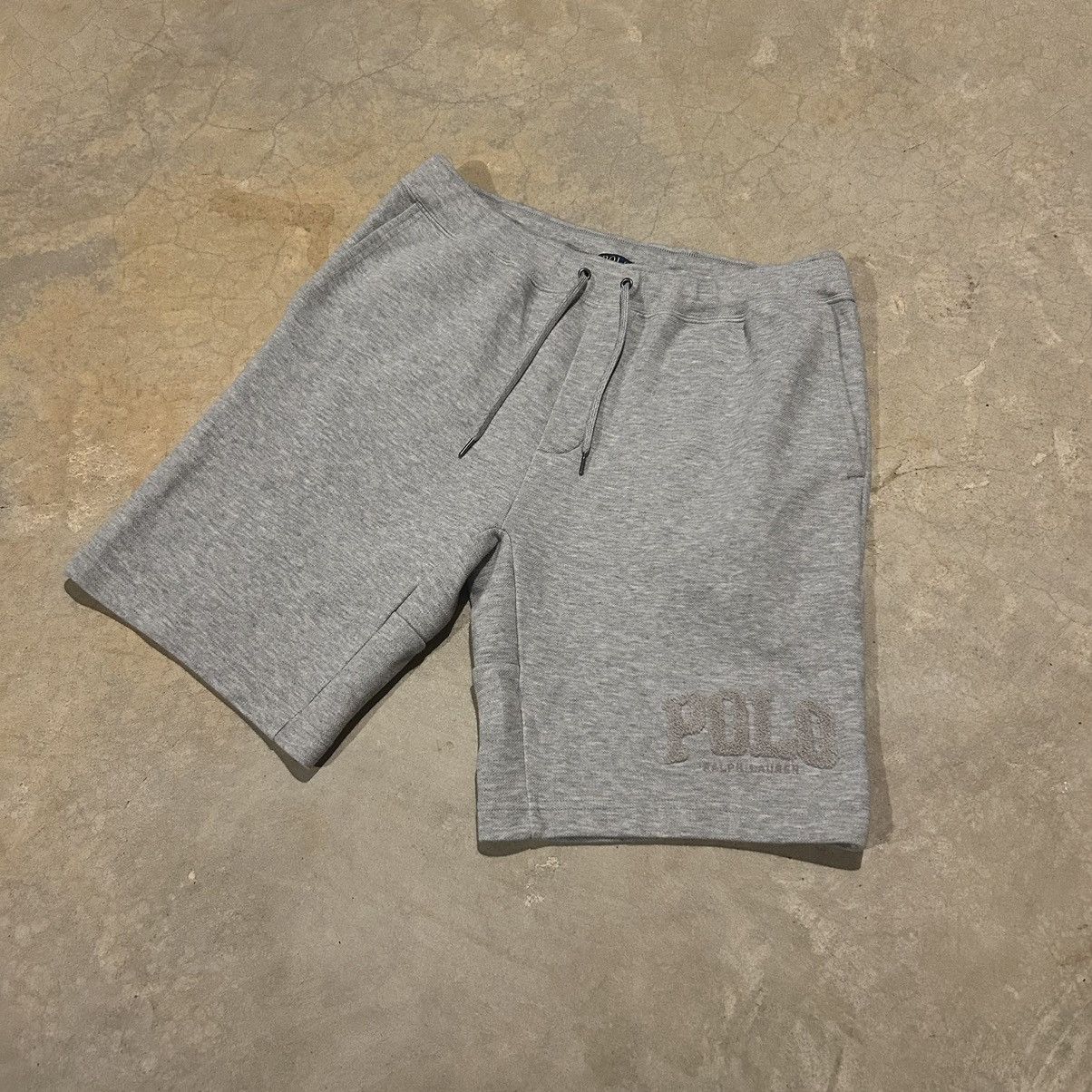 Polo Ralph Lauren × Vintage Essential Polo Ralph Lauren Chenille Patch Sweat Shorts Size US 33 - 2 Thumbnail