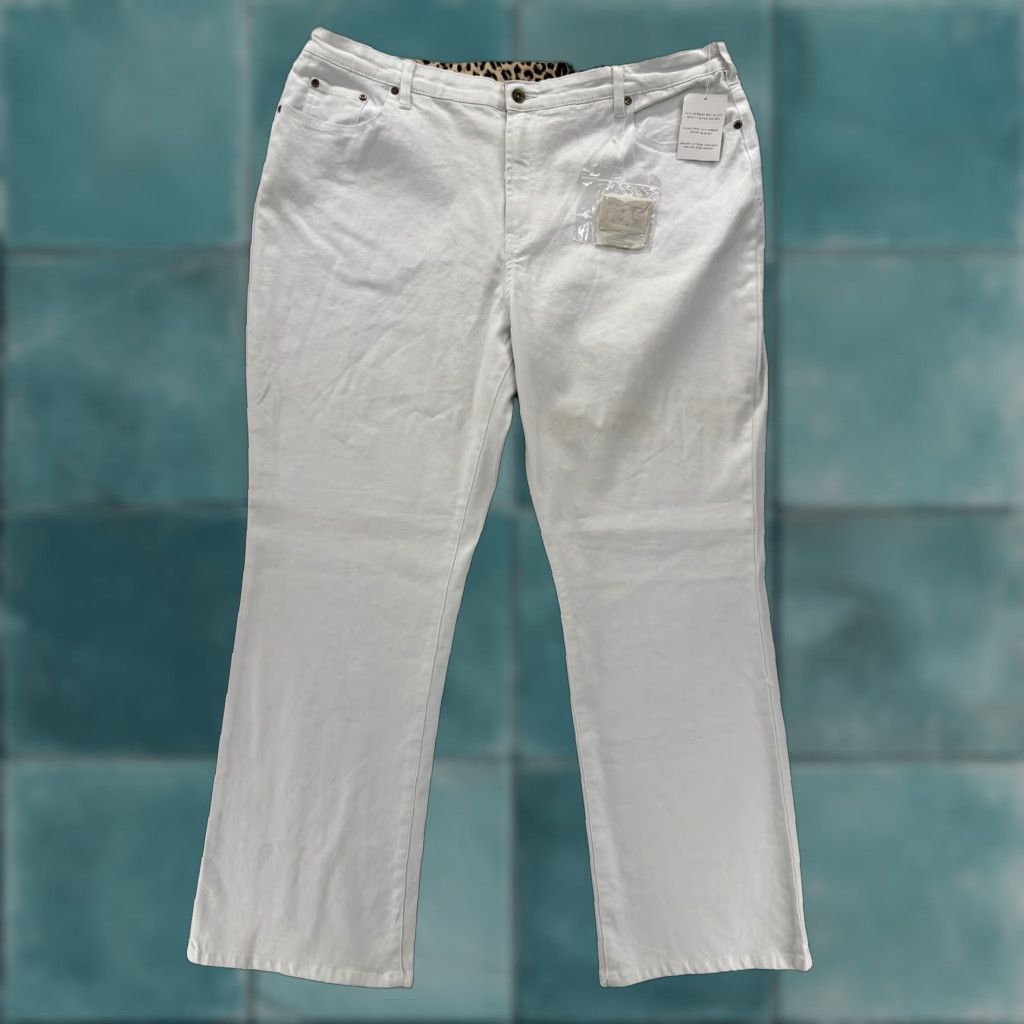 Denime DG2 by Diane Gilman Rhinestone Straight Jeans Womens 22W White Stretch Denim Jeans Size 40" / US 18 - 1 Thumbnail