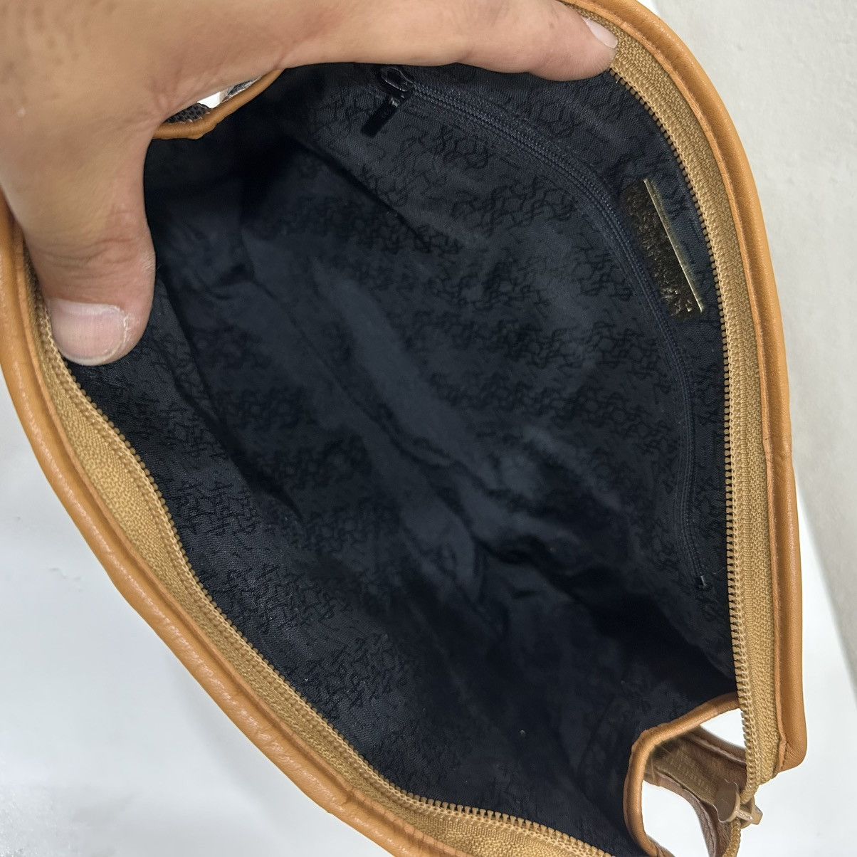 Yves Saint Laurent ‼️LASTDROP‼️ AUTHENTIC YSL VINTAGE CLUTCH BAG Size ONE SIZE - 9 Thumbnail