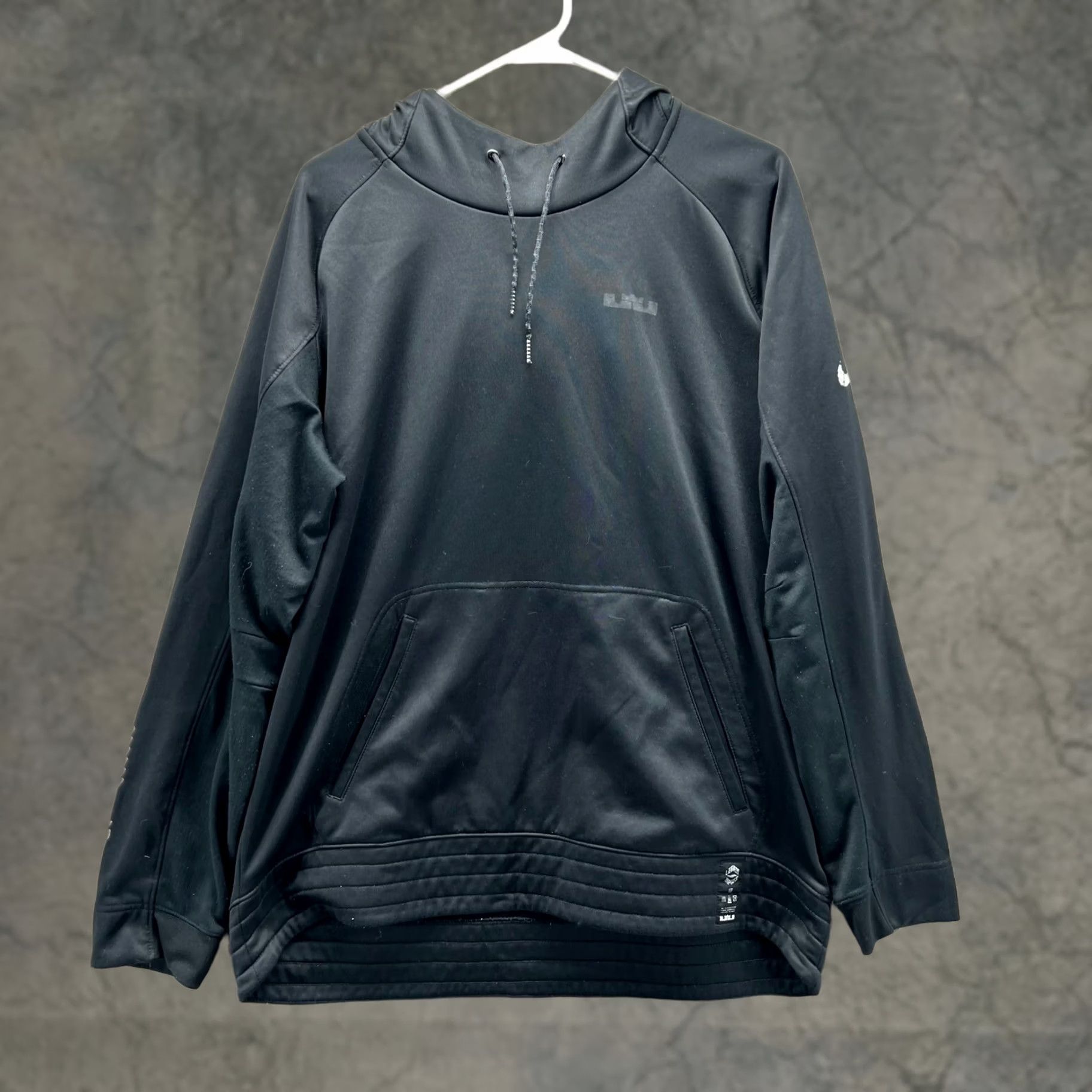 Nike VINTAGE Nike Hoodie Mens Large Black Pullover Athletic Wear Lebron James Therma Fit Size US L / EU 52-54 / 3 - 1 Thumbnail