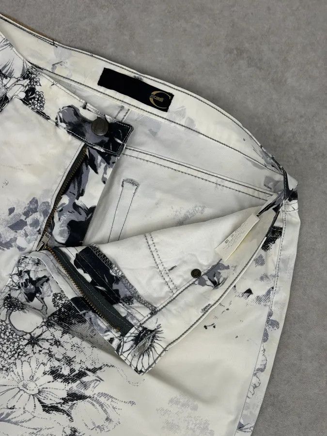 Just Cavalli 2000s Cavalli White Floral Obscure Cozy Pants Size 28" / US 6 / IT 42 - 9 Thumbnail