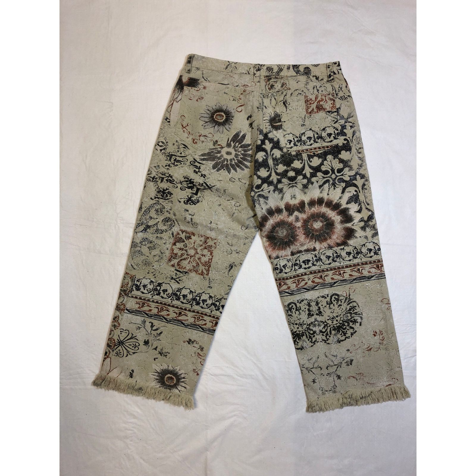 Chicos Women’s Chico’s Design beige printed capri’s Size 26" / US 2 / IT 38 - 2 Thumbnail