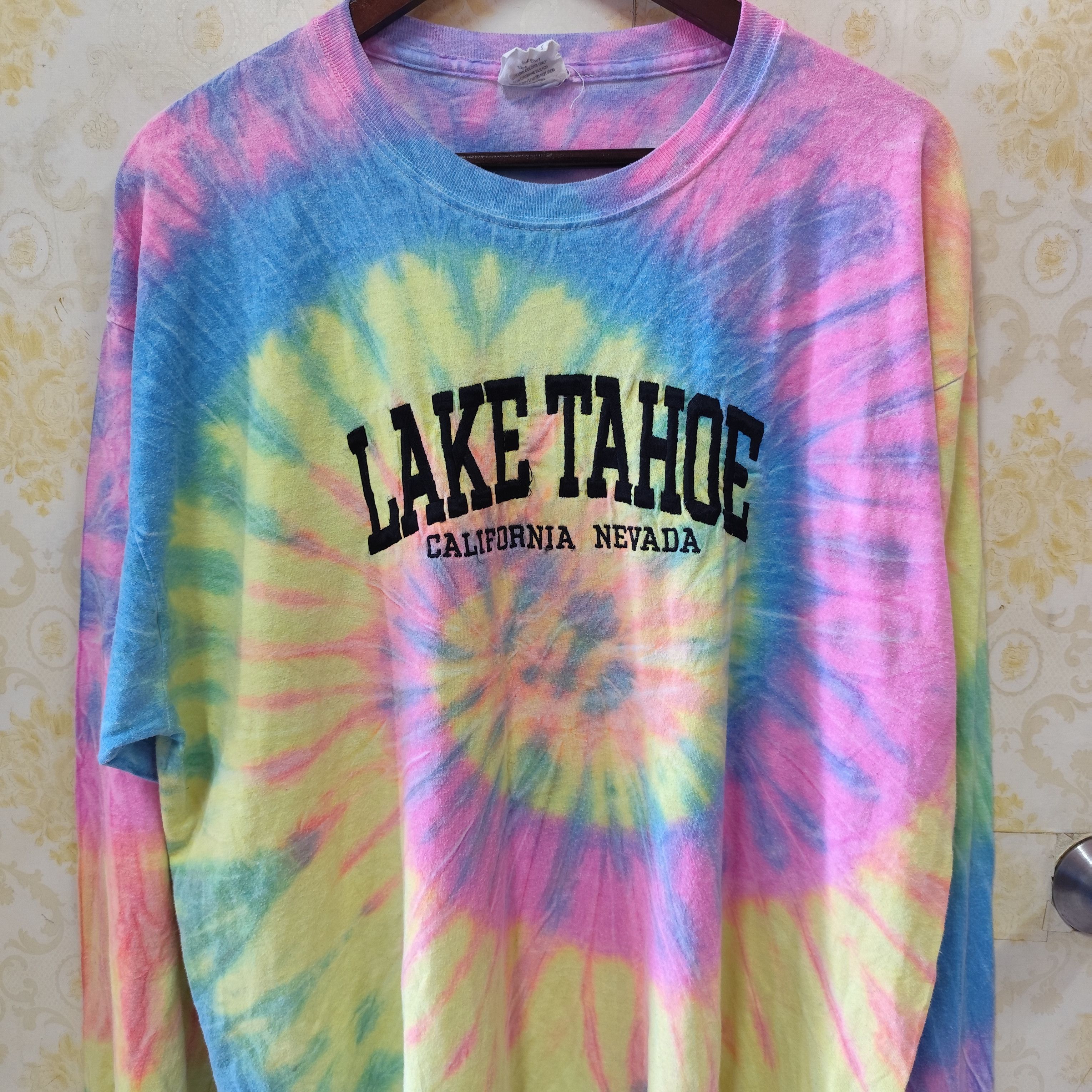 Vintage 🇺🇸VINTAGE TYE DYE LAKE TAHOE SPELL OUT MADE IN USA Size US XL / EU 56 / 4 - 2 Thumbnail
