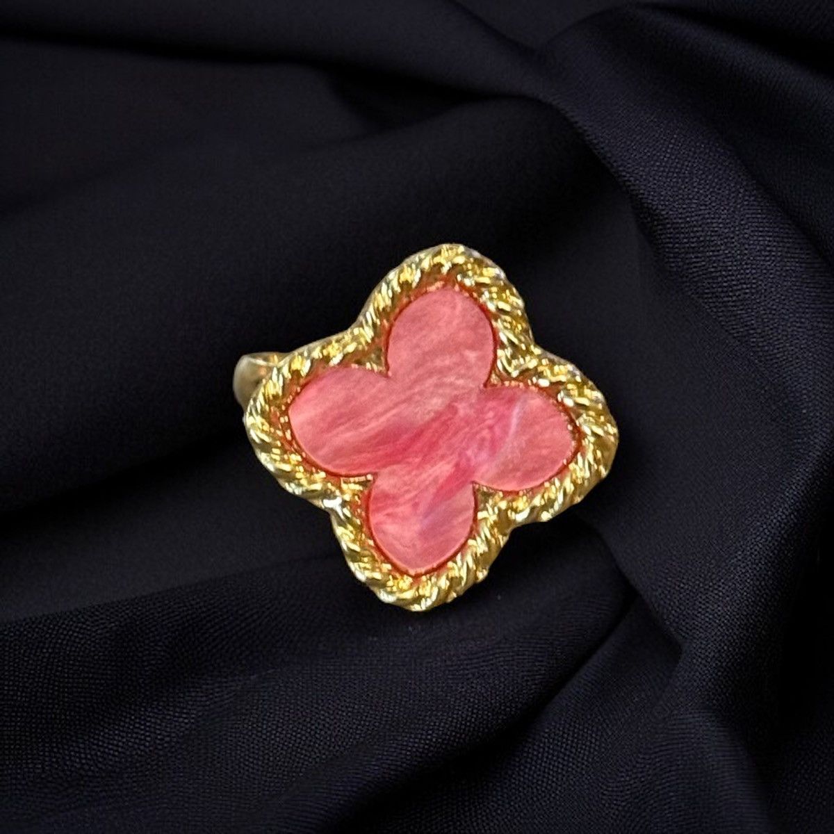 Other Gold tone pink mother of pearl inlay clover ring Size ONE SIZE - 1 Thumbnail