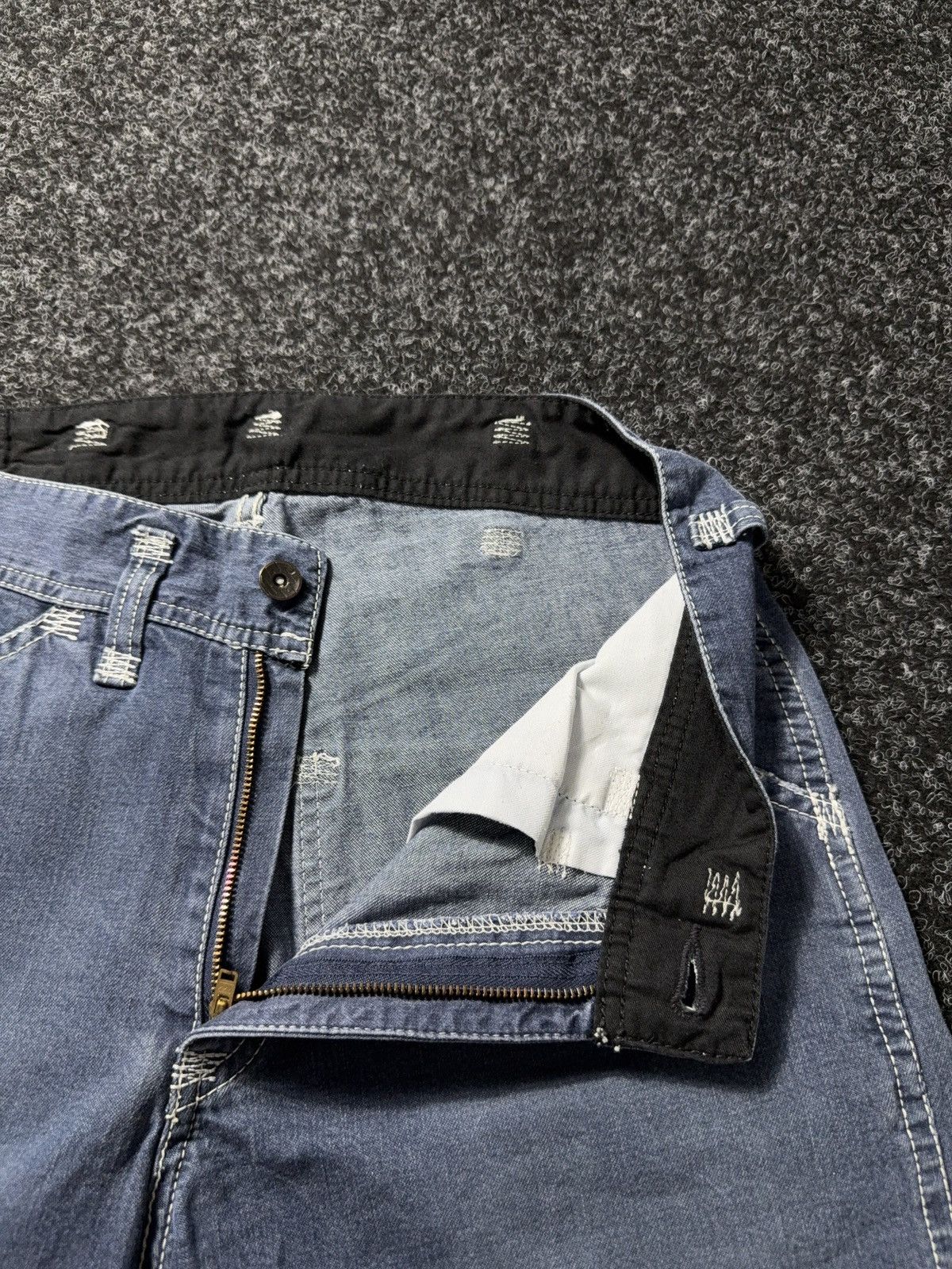 Levi's 00s Vintage Levi’s 880 Baggy Workwear Light Wash Denim Jeans Size US 31 - 9 Thumbnail