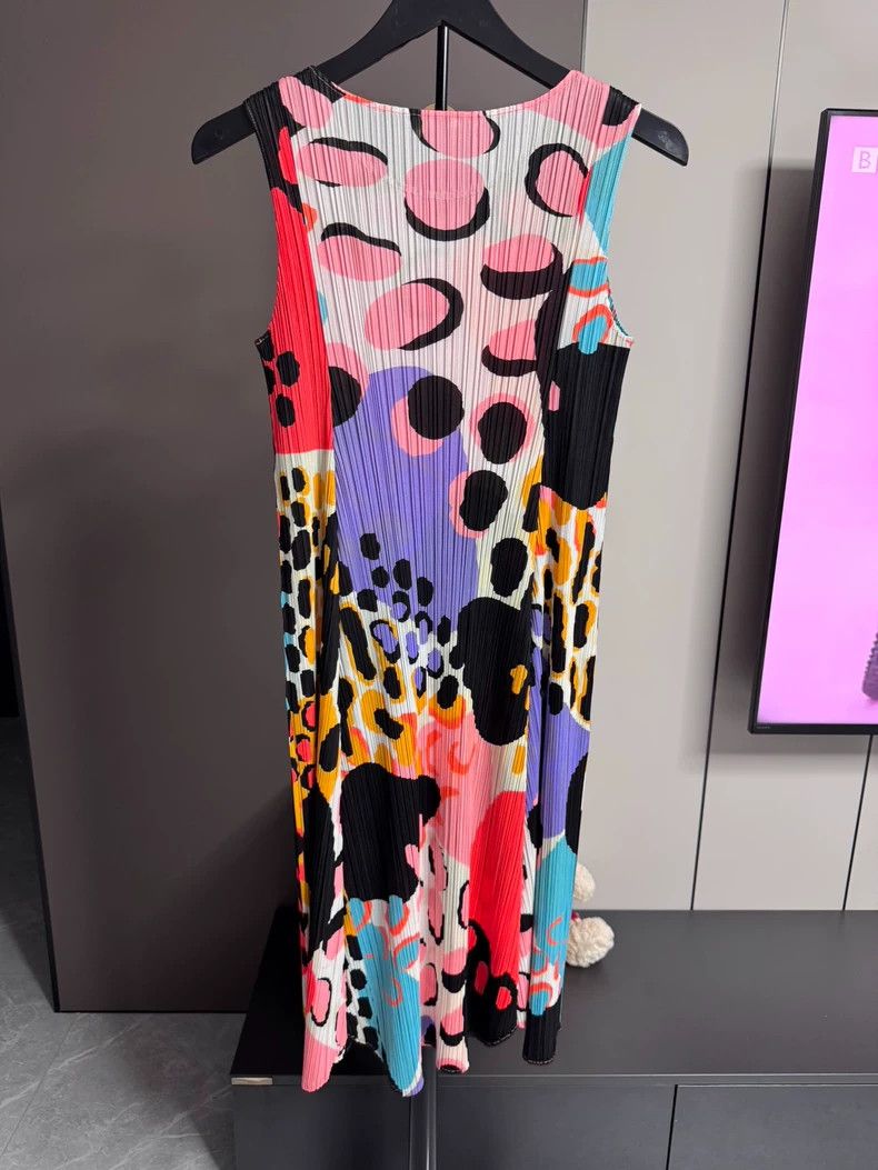 Issey Miyake Issey Miyake size:2 Red and pink ink wash pleated dress Size S / US 4 / IT 40 - 2 Thumbnail