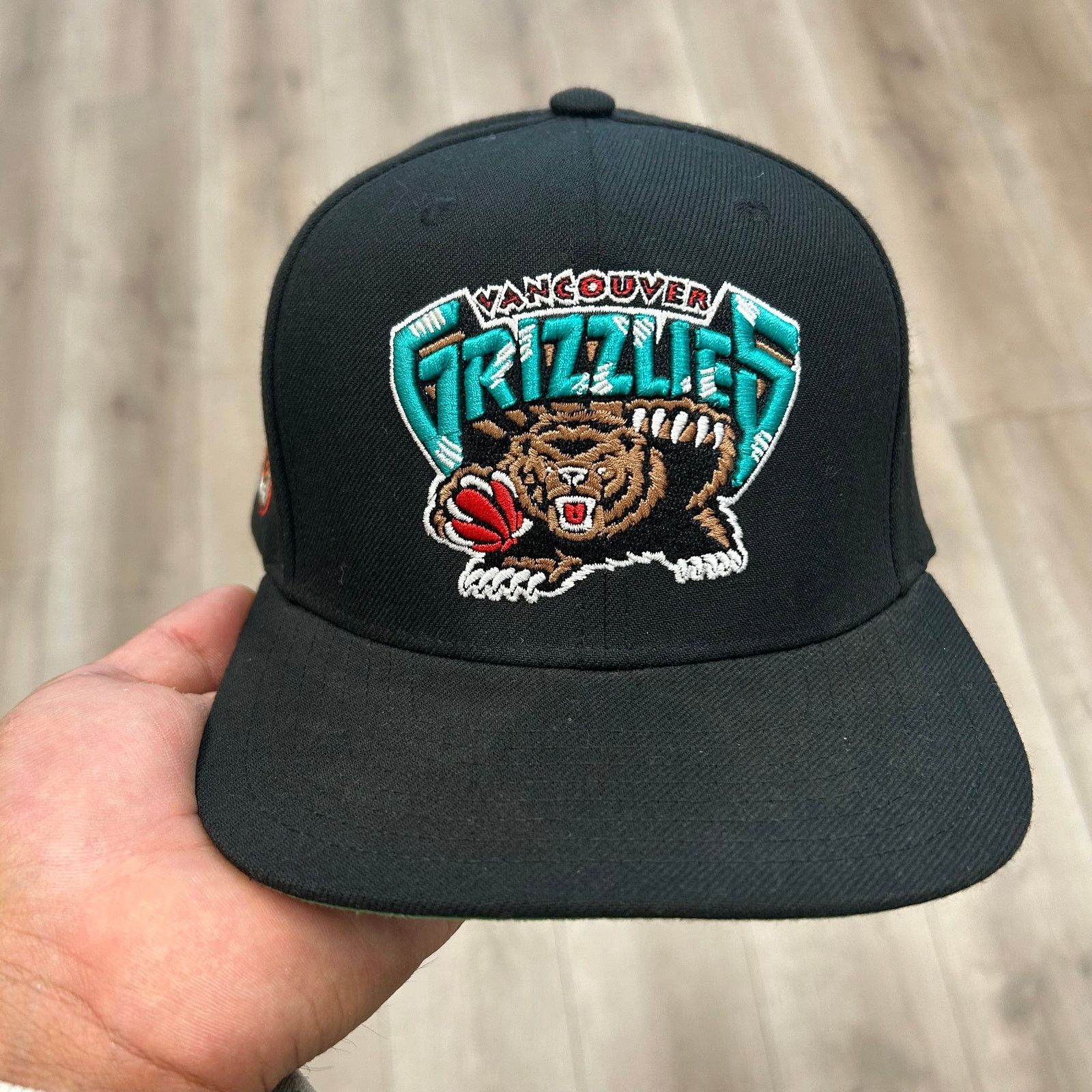 Mitchell & Ness Mitchell & Ness Vancouver Grizzlies snapback hat cap black Size ONE SIZE - 2 Thumbnail