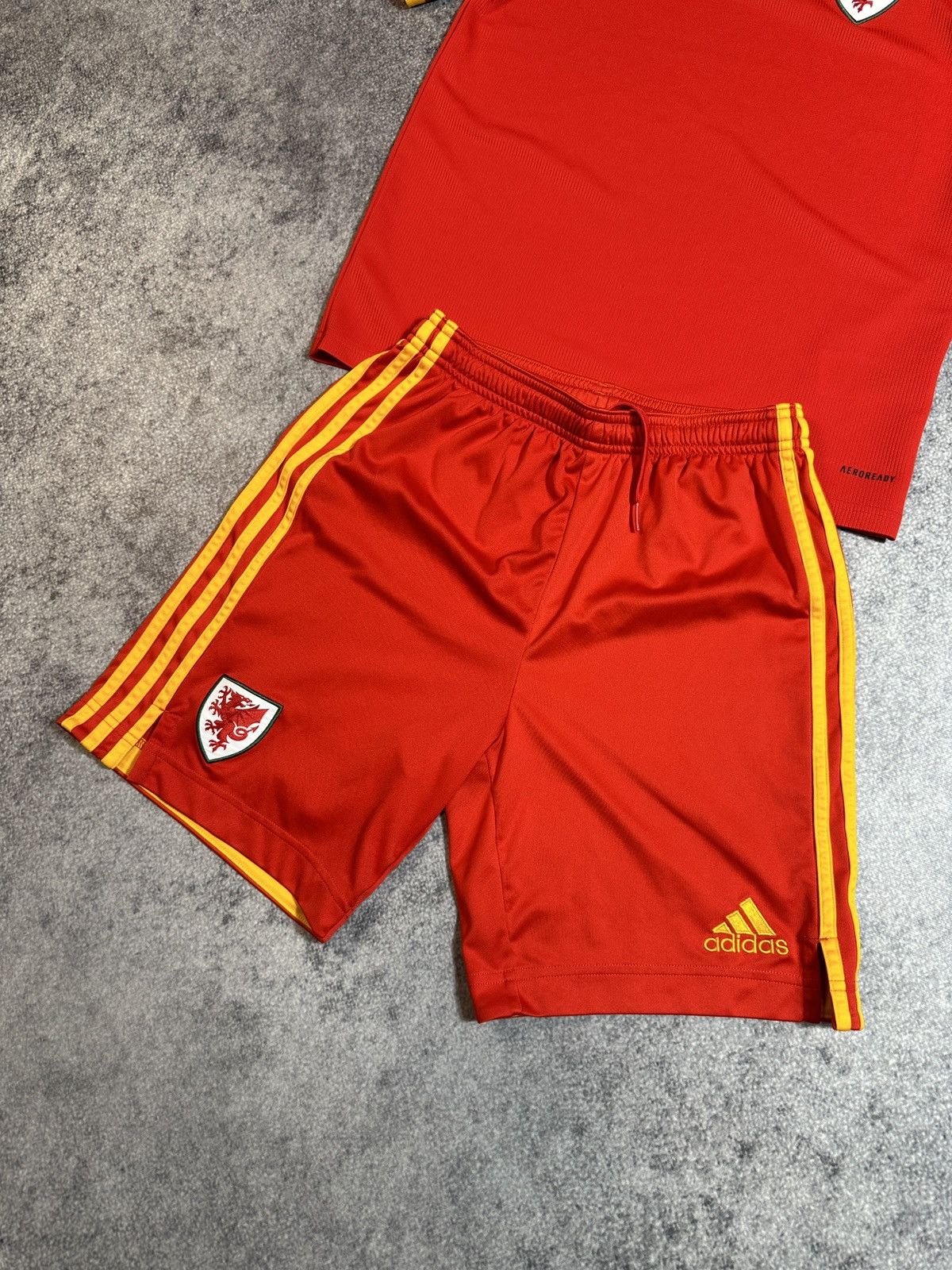 Adidas Adidas Wales Soccer Suit Jersey Shorts Rare XS VTg USA Size US XS / EU 42 / 0 - 2 Thumbnail