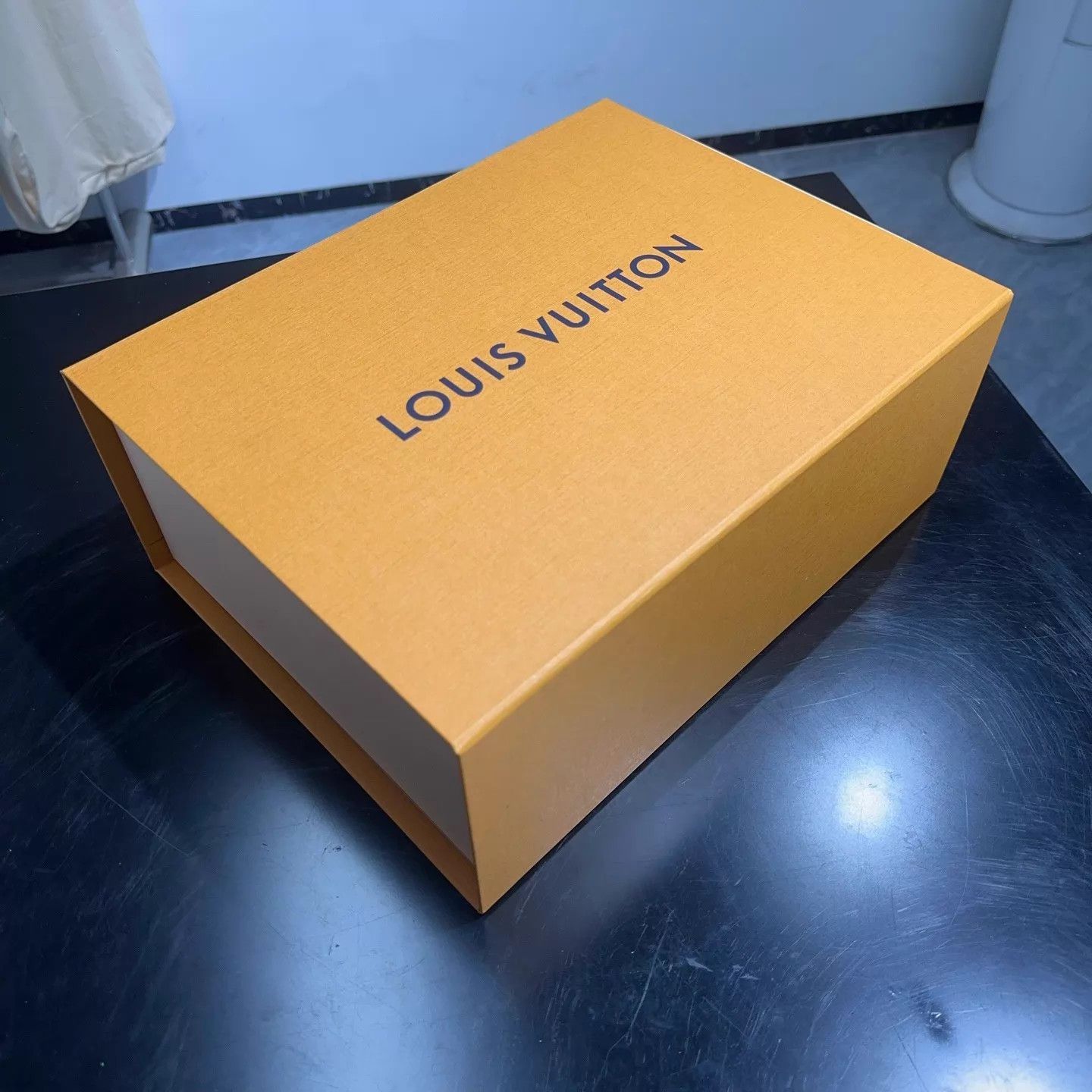 Louis Vuitton LV Charlie Orange Logo White Sneaker 41.5 (UK7.5) Size US 8.5 / EU 41-42 - 5 Thumbnail