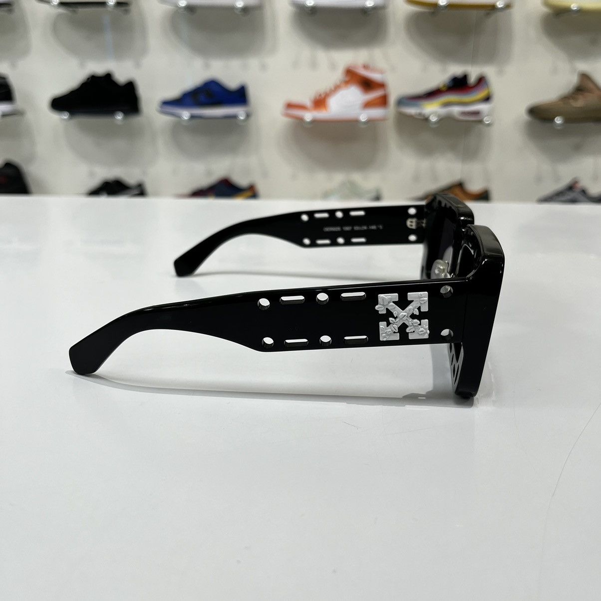 Off-White Off-White Atlantic Cut-Out Detail Square Frame Sunglasses Size ONE SIZE - 5 Thumbnail