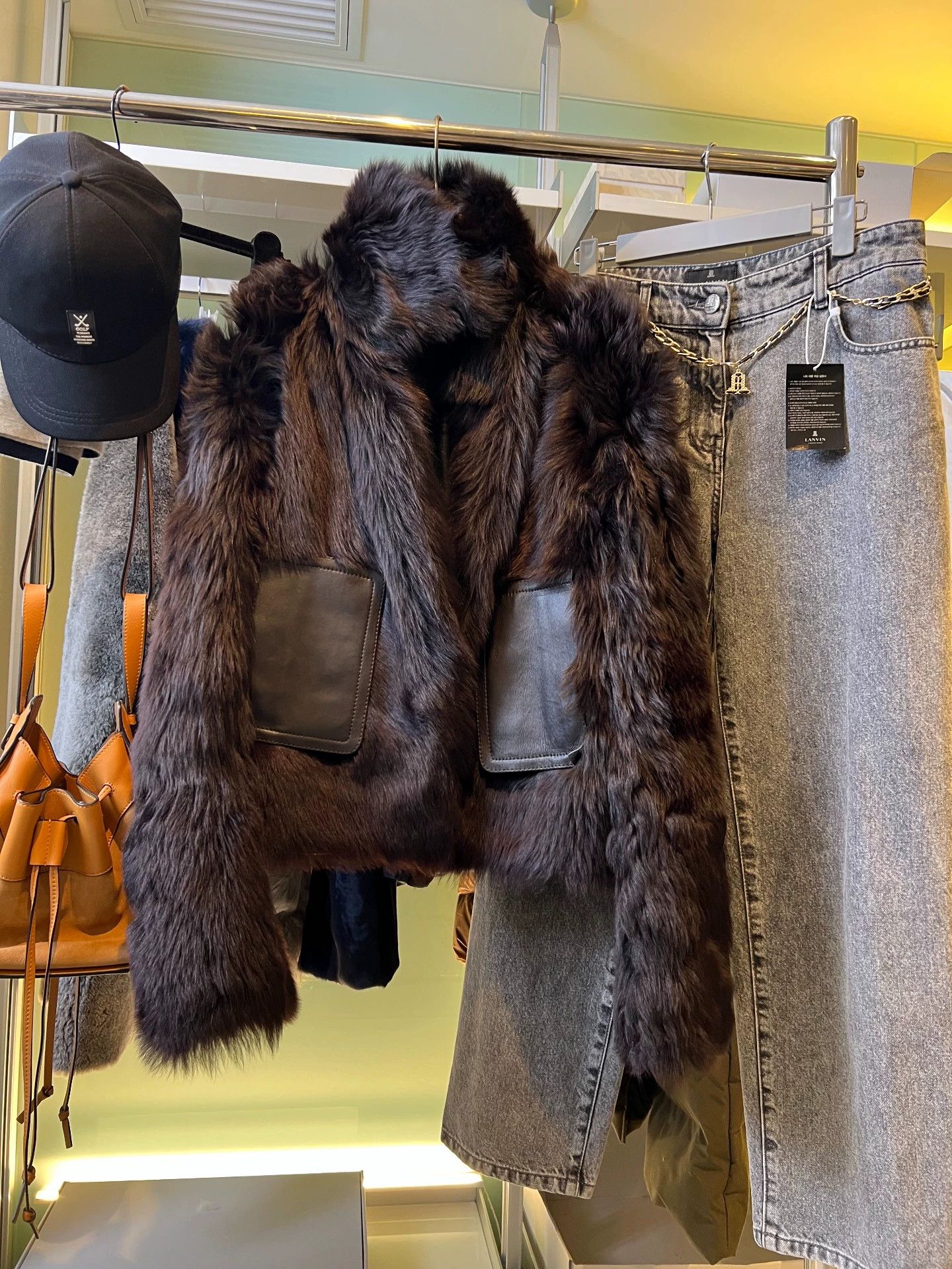 Louis Vuitton LV Reversible Deep Chestnut Brown Fur 40 Milan Size M / US 6-8 / IT 42-44 - 2 Thumbnail