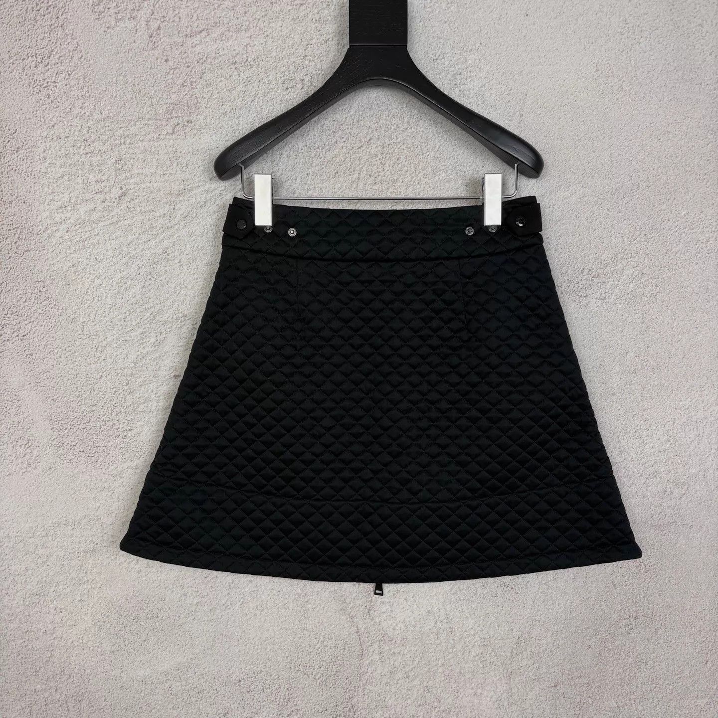 Moncler Moncler Diamond Quilted A-Line Mini Skirt Black M Size 27" / US 4 / IT 40 - 2 Thumbnail