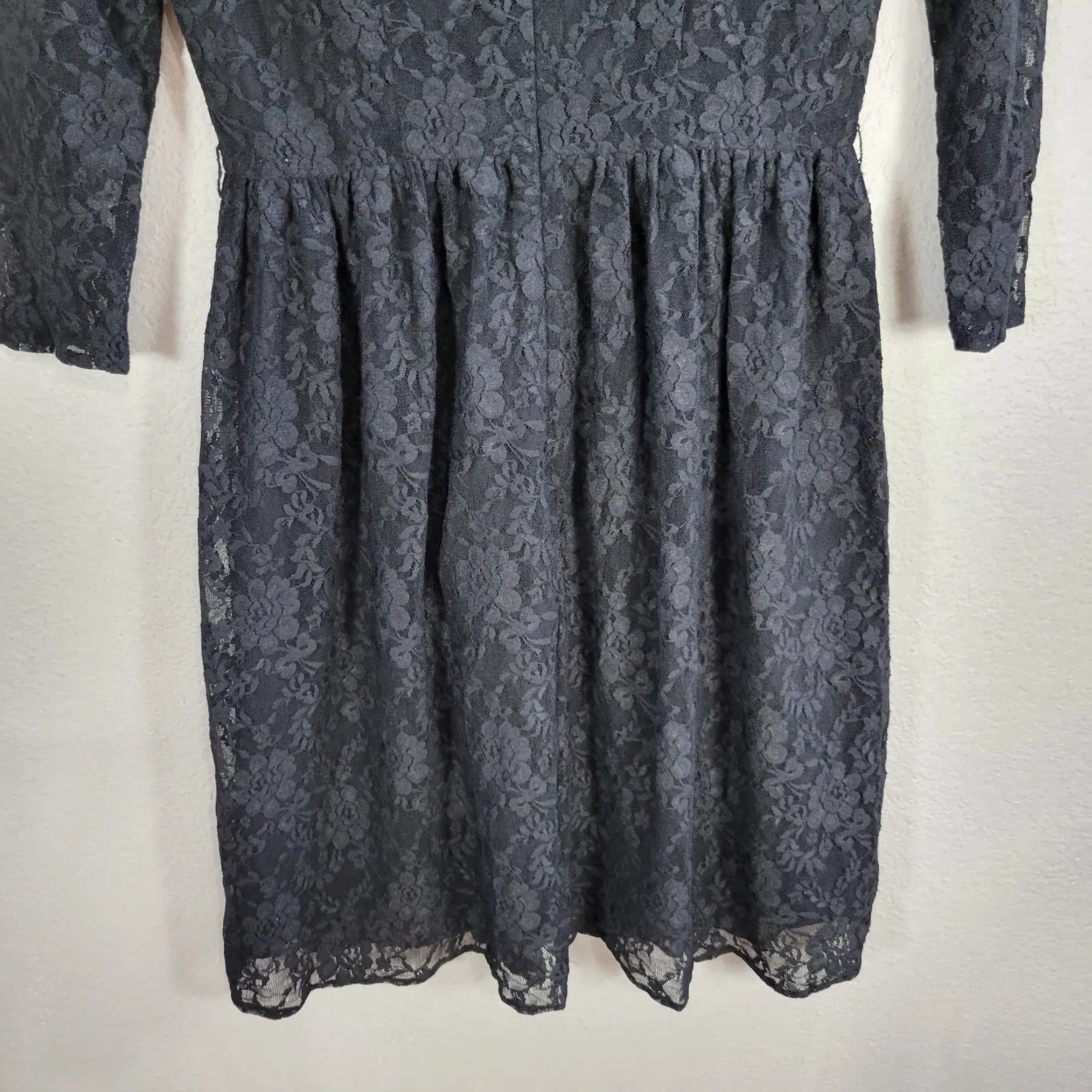 Vintage Tahari Black Lace Floral Fit & Flare Dress Sheer Cocktail Sz 6 Womens Size M / US 6-8 / IT 42-44 - 7 Thumbnail