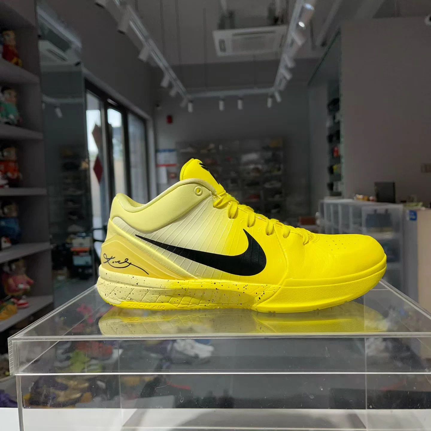 Nike Kyrie 4 Nai Gao EUR 42 Worn 2x Size US 9 / EU 42 - 3 Thumbnail