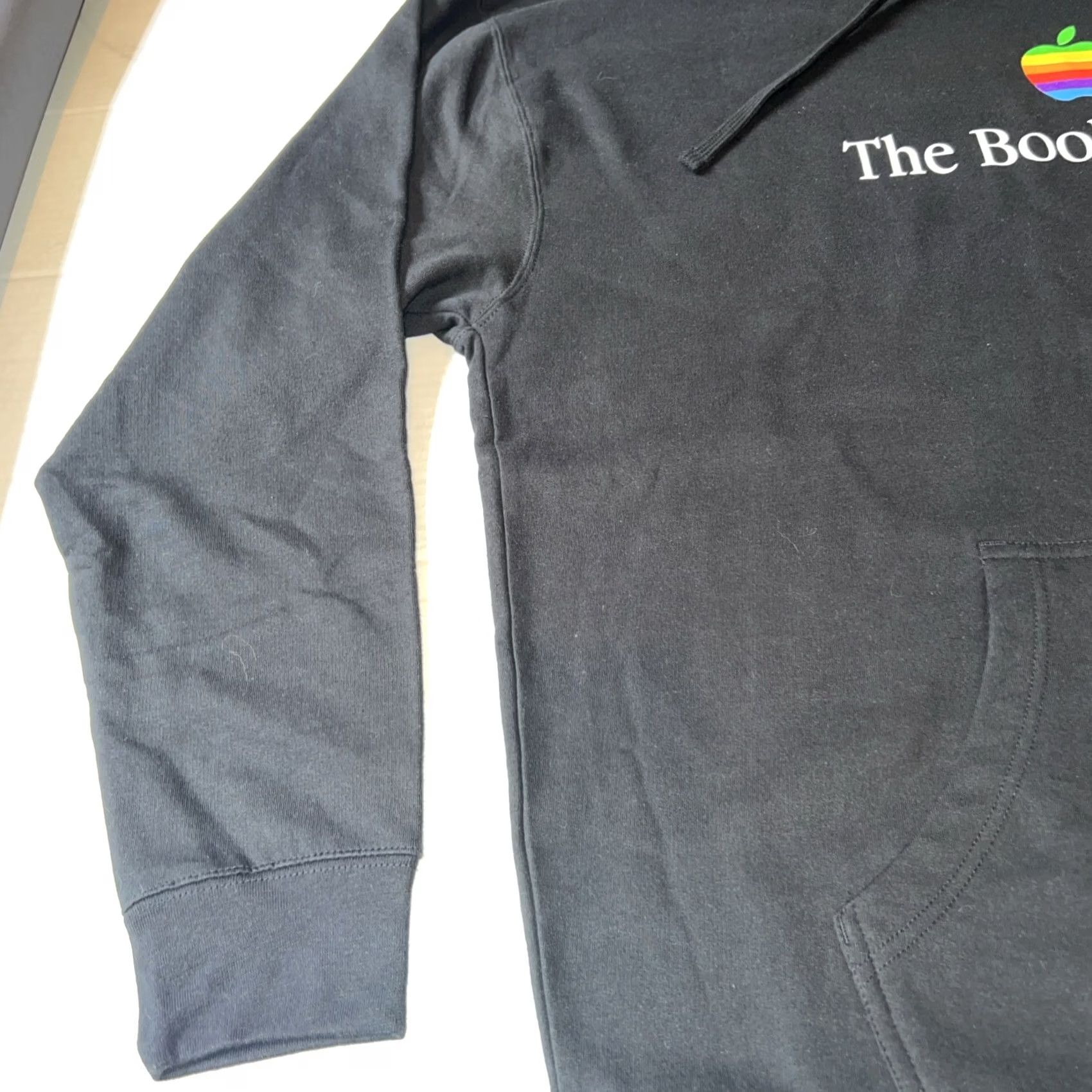 Vintage VINTAGE Independent Trading Company Hoodie 2XL Black Apple Logo The Book Of Jobs Parody Pullover Sweatshirt Unisex Adults Mens Womens Size US XXL / EU 58 / 5 - 3 Thumbnail