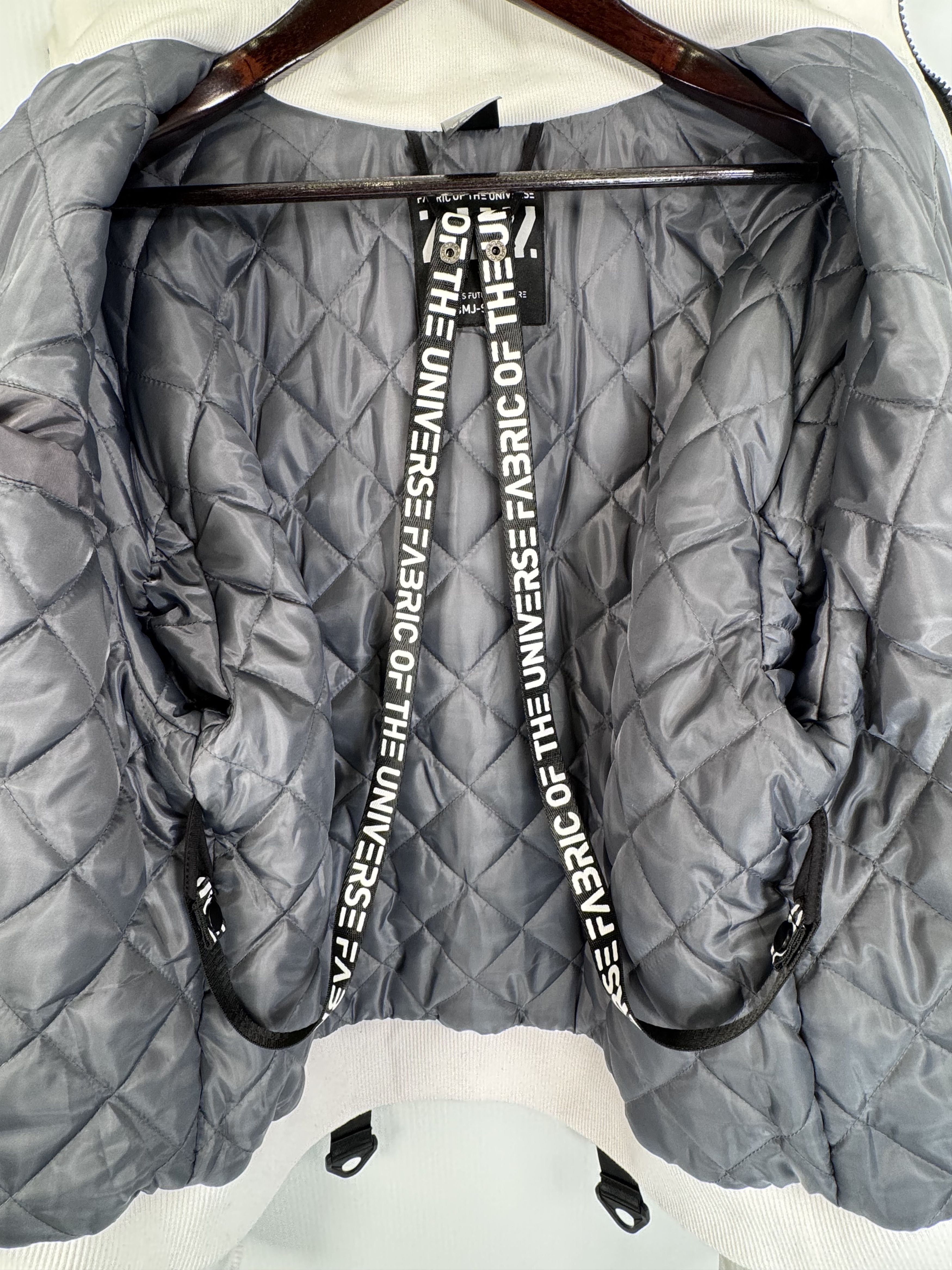 Other Fabric of the Universe Y-2050 White Cropped Bomber Jacket Size US XXL / EU 58 / 5 - 9 Thumbnail