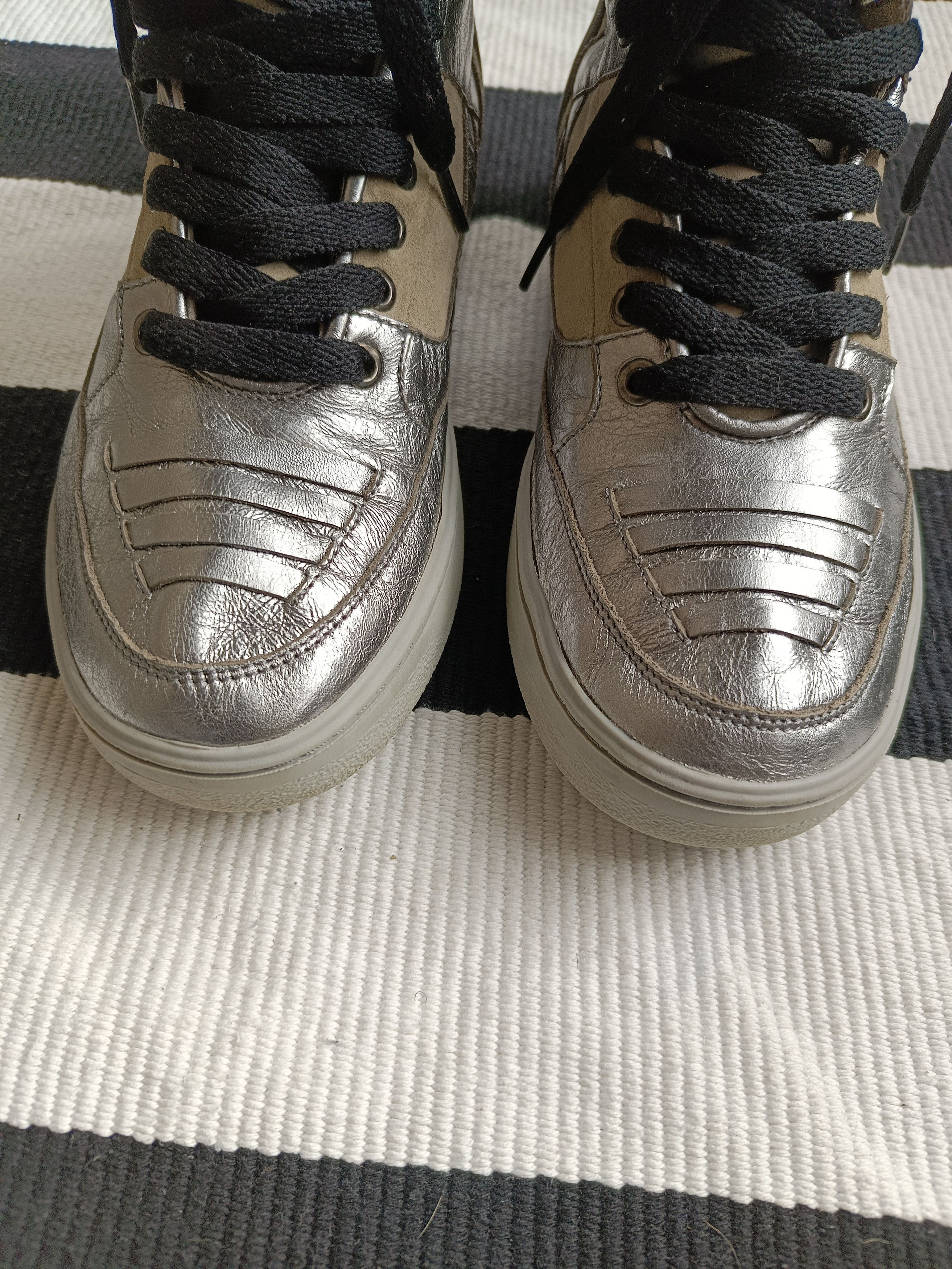 Alexander McQueen × Puma Puma x Alexander McQueen silver high top sneakers Size US 8.5 / IT 38.5 - 19 Thumbnail