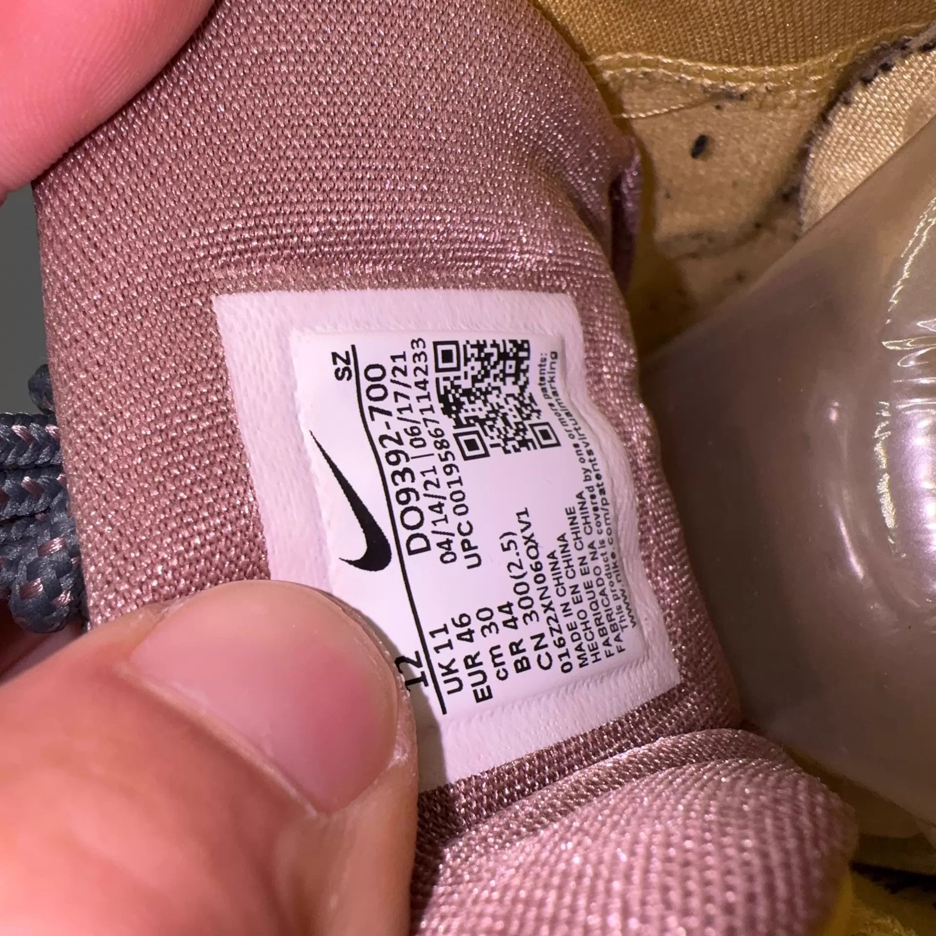 Travis Scott Travis Scott x Nike Air Max 1 Saturn Gold DO9392-700 46 Size US 12 / EU 45 - 7 Thumbnail