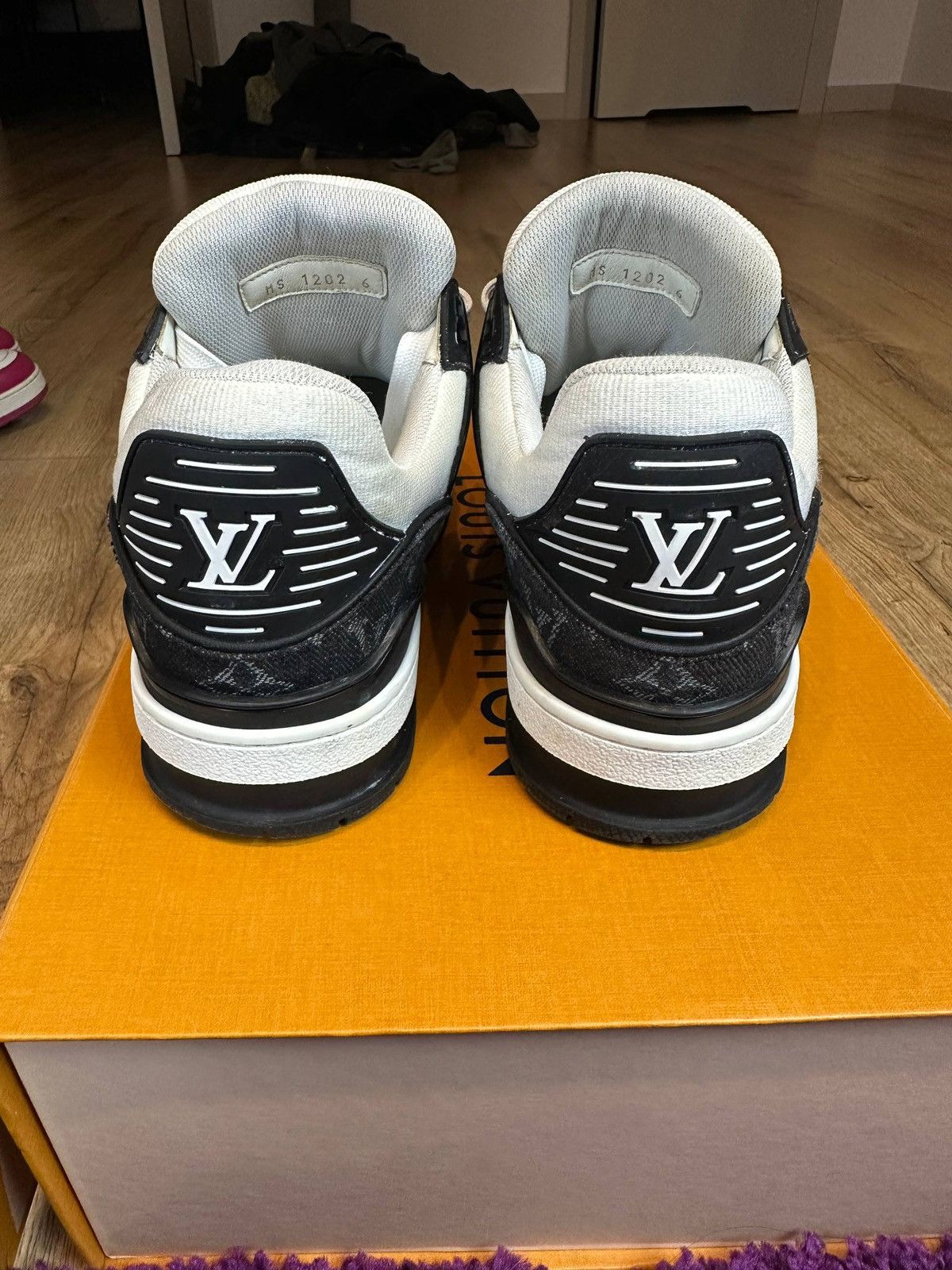 Louis Vuitton Louis Vuitton Trainer Black and White Size US 6 / EU 39 - 7 Thumbnail