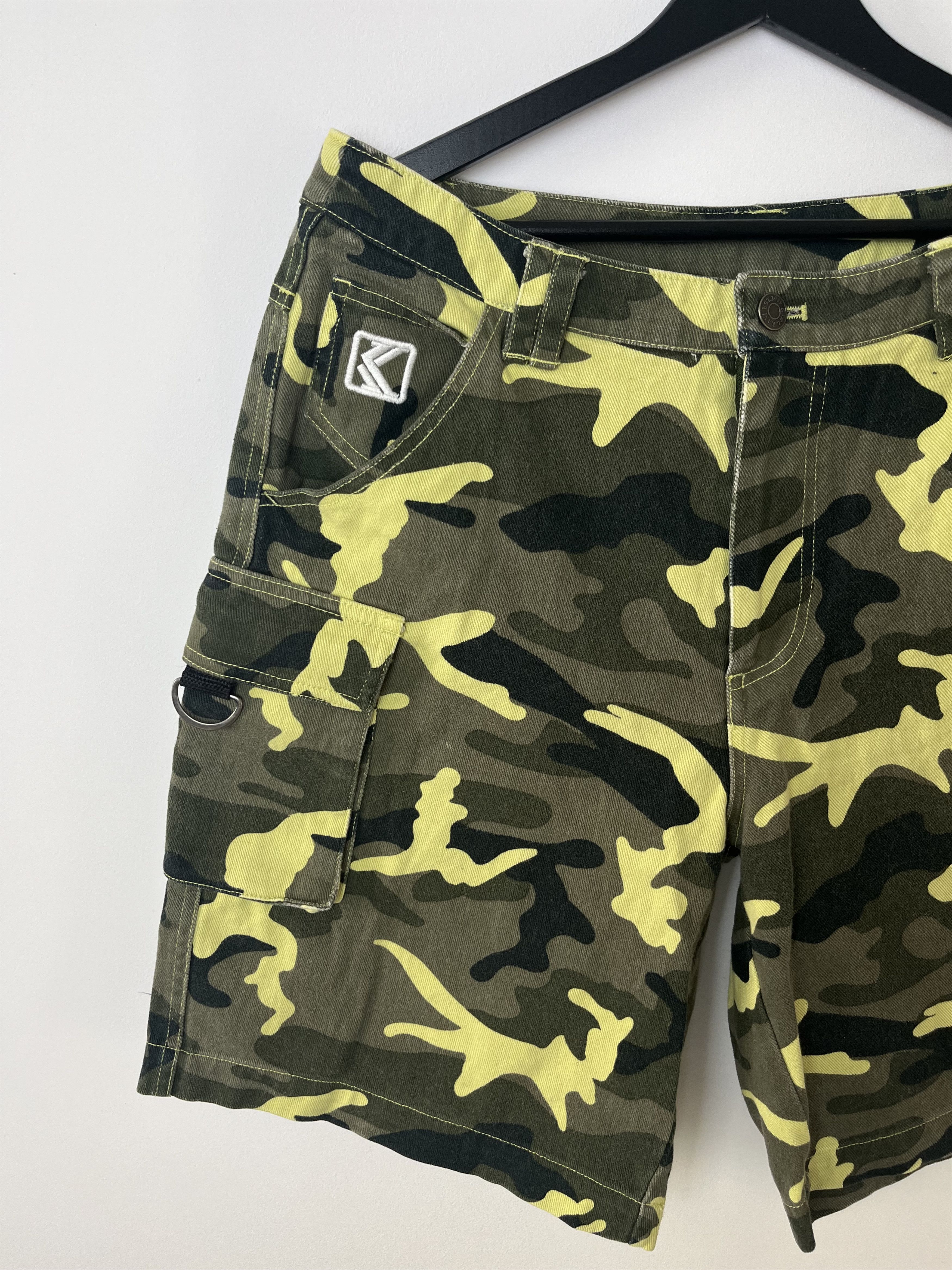 Vintage Karl Kani Camo Cargo Shorts Size US 32 / EU 48 - 2 Thumbnail