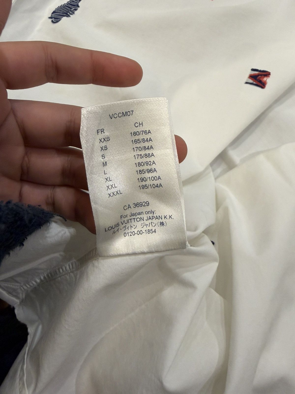 Louis Vuitton Louis Vuitton Embroidered Logo Button Down Shirt Size US L / EU 52-54 / 3 - 6 Thumbnail
