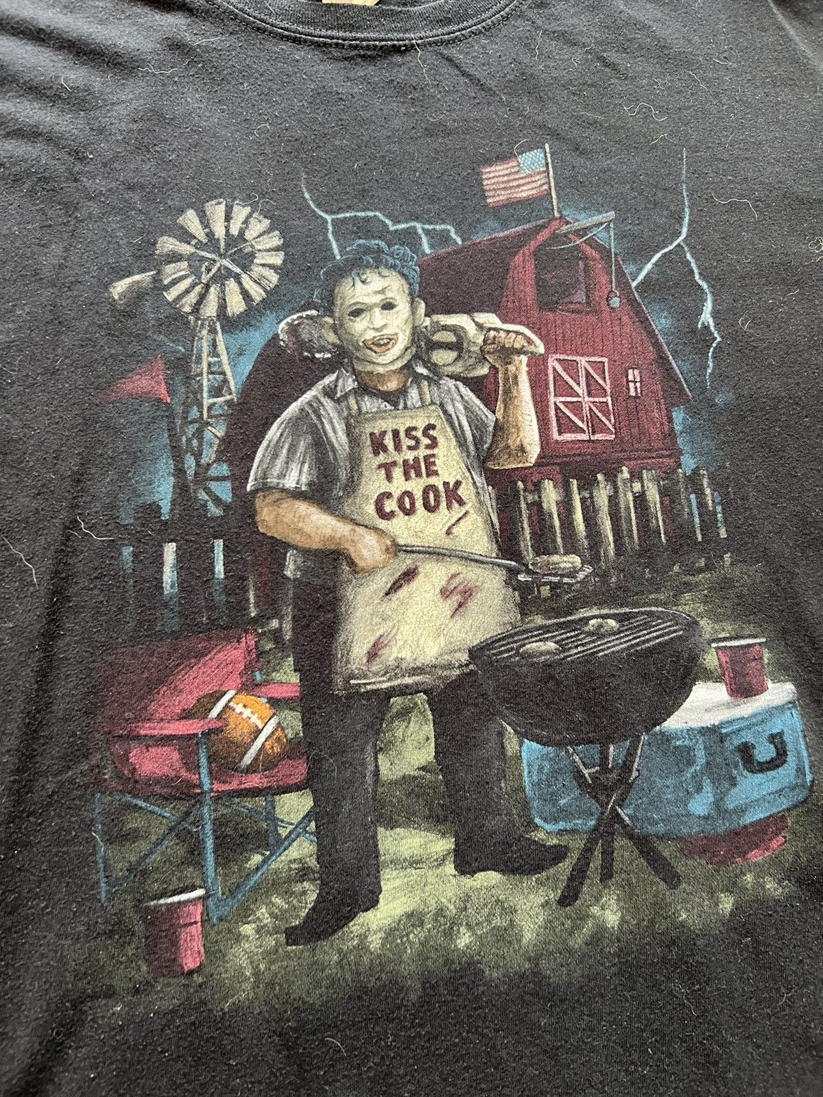 Vintage Vintage Movie The Texas Chainsaw Masscare Horror T-shirt Size US XL / EU 56 / 4 - 2 Thumbnail