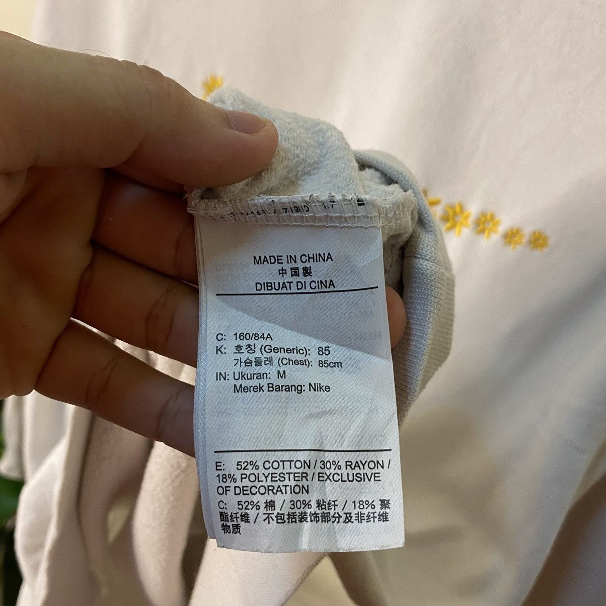 Nike × Vintage Vintage Y2K Nike Embroidery Flower Swoosh Sweatshirt Size US M / EU 48-50 / 2 - 4 Thumbnail