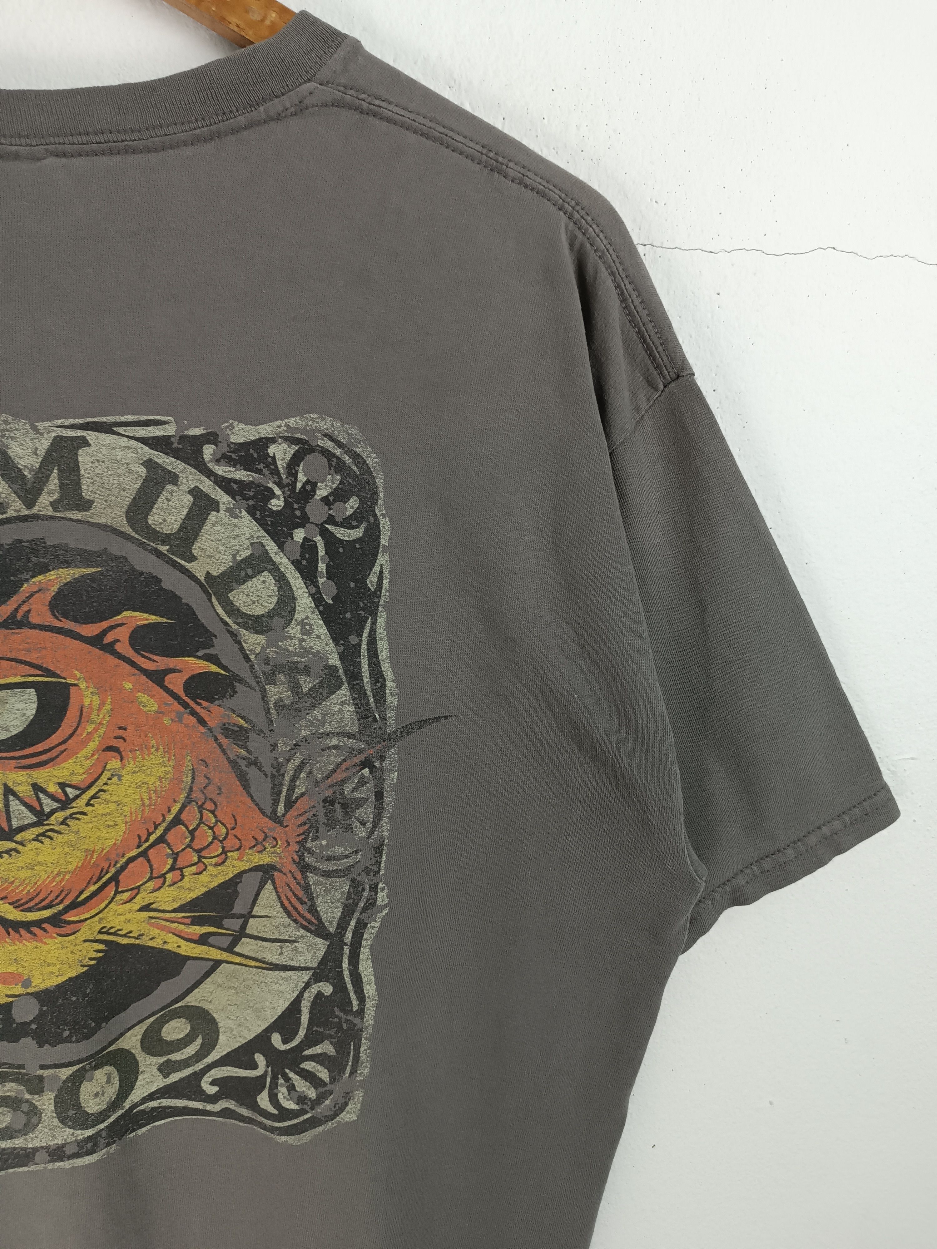 Vintage VINTAGE BERMUDA 1609 MONSTER FISH SCARY HORROR DARK TEE Size US L / EU 52-54 / 3 - 12 Thumbnail