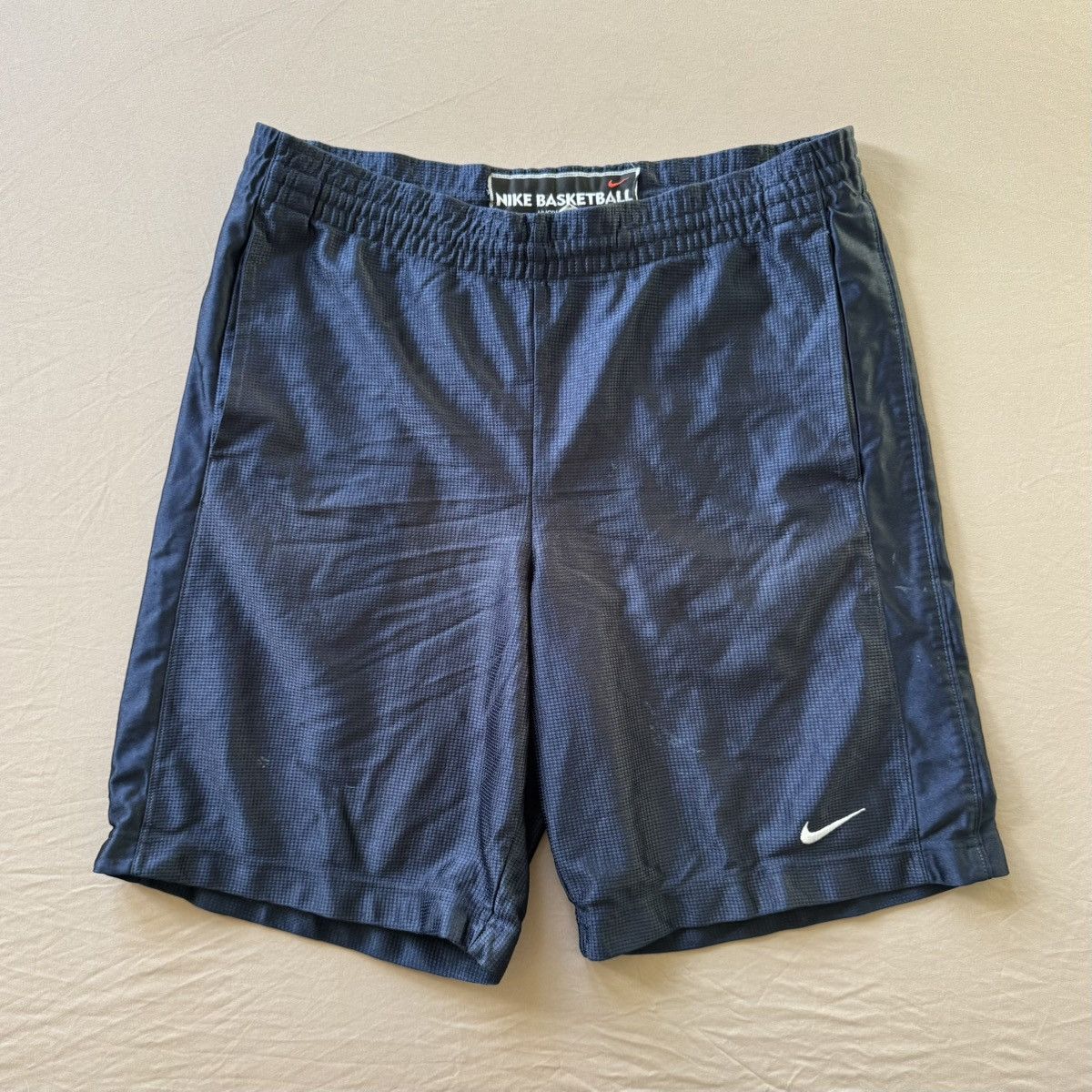 Nike Vintage Nike Basketball Athletic Shorts Size US 32 / EU 48 - 1 Thumbnail