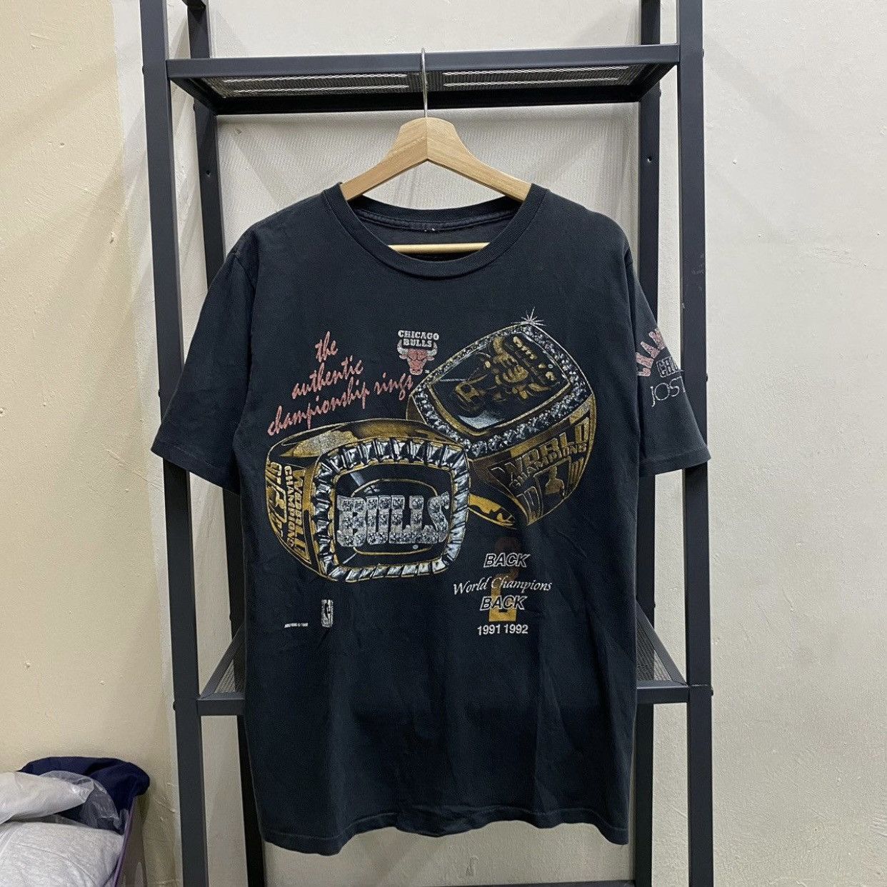 NBA × Vintage Vintage 1992 Chicago Bulls Backs 2 World Champion Ring Tee Size US M / EU 48-50 / 2 - 1 Thumbnail