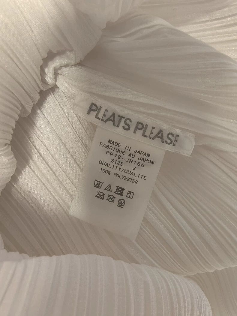 Issey Miyake Issey Miyake size:3 White V-neck dress Size XS / US 0-2 / IT 36-38 - 2 Thumbnail