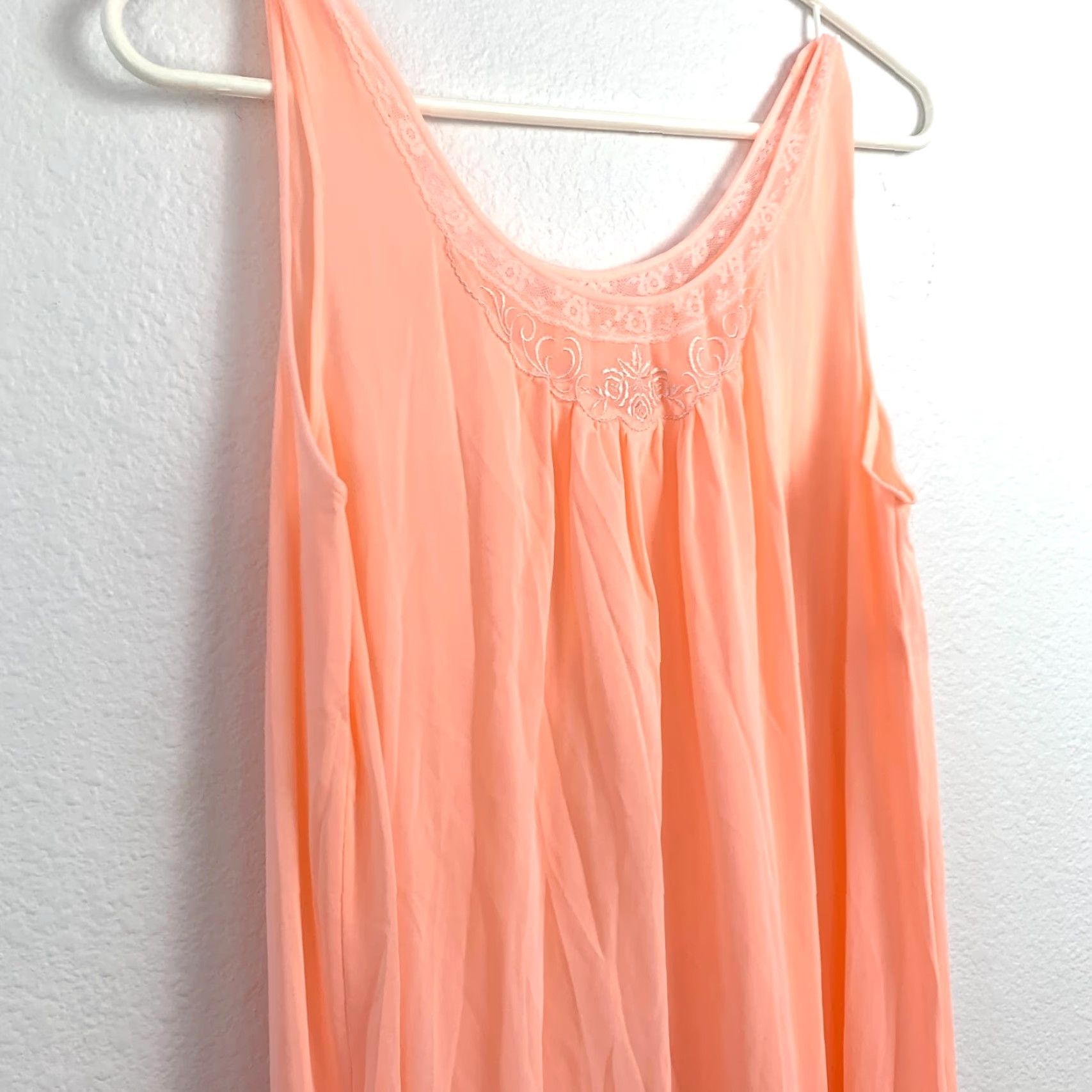Vintage VINTAGE Lorraine Peach Lace Semi-Sheer Nylon Sleeveless Nightgown Medium Size ONE SIZE - 2 Thumbnail