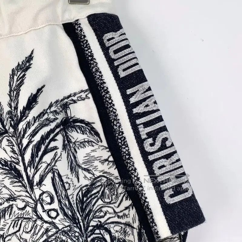 Dior Dior White Cotton Women's Shorts with Print . Size 23" - 4 Thumbnail